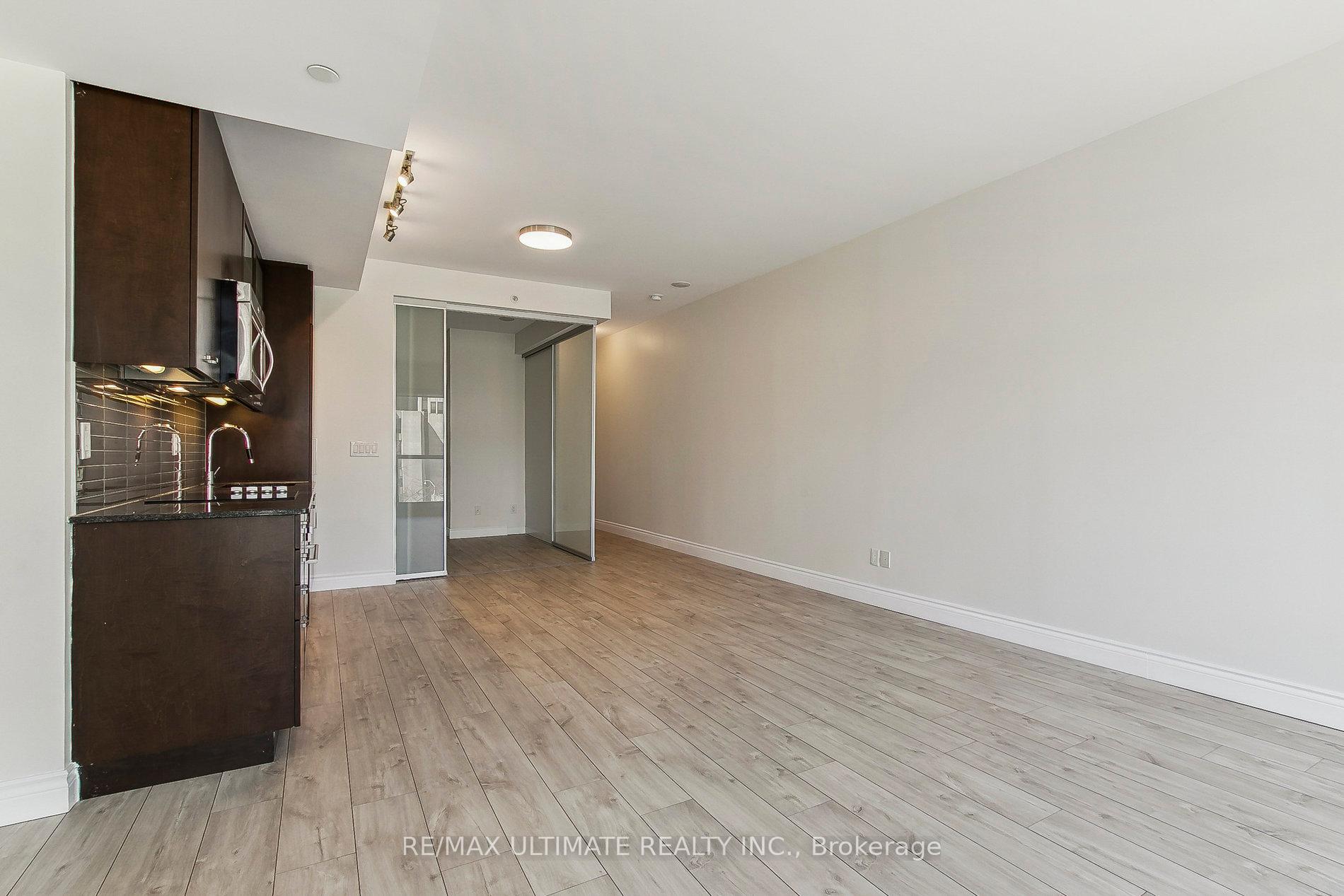 2 Bedrooms Condo at 210 Simcoe, Toronto For sale