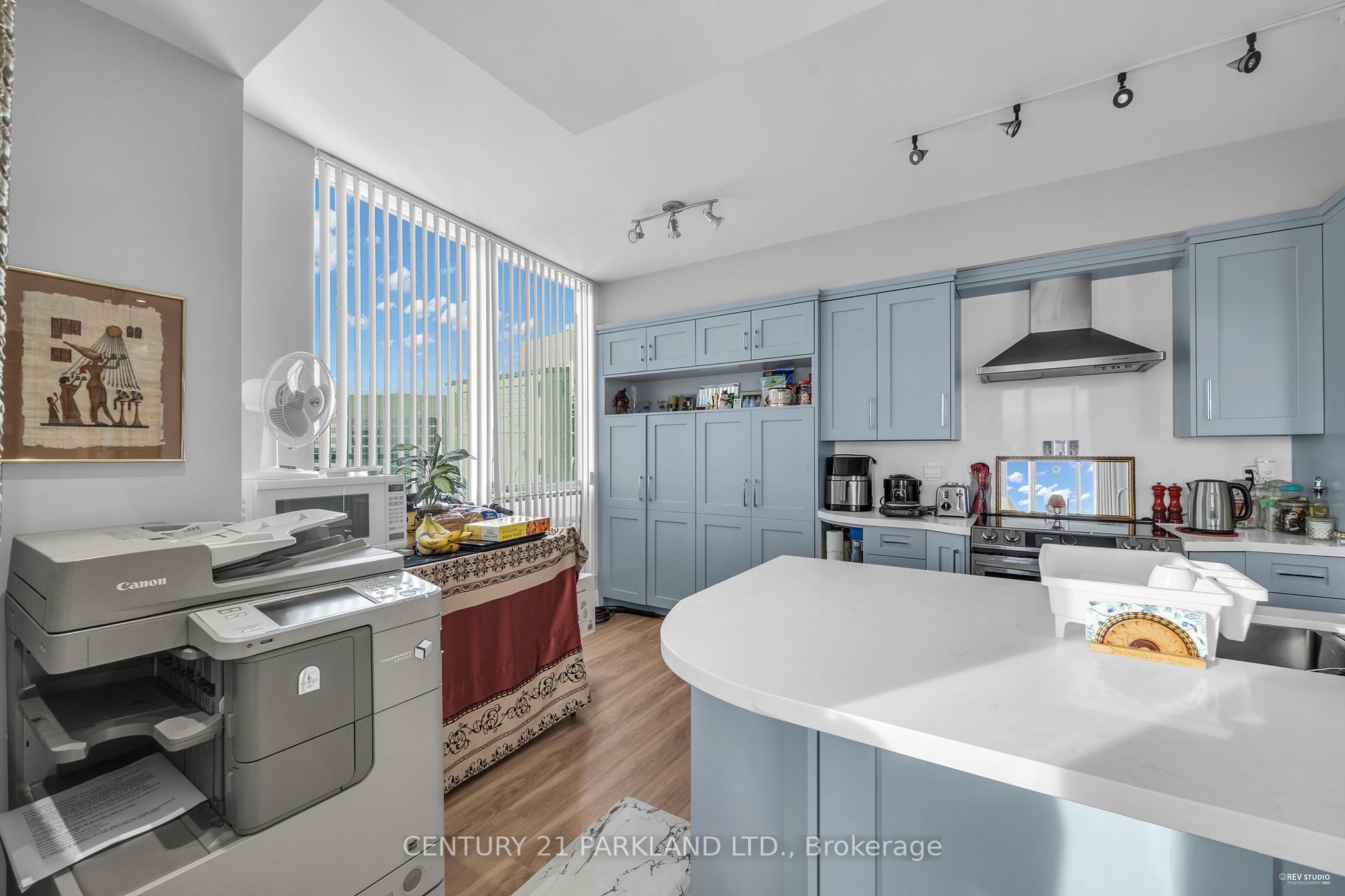 3 Bedrooms Condo at 7 Lorraine, Toronto For sale