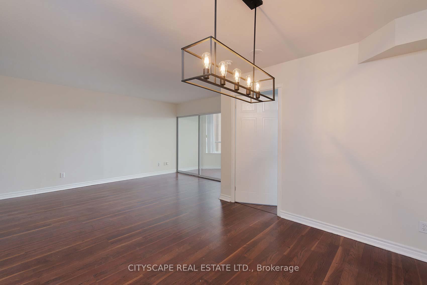 3 Bedrooms Condo at 135 Hillcrest, Mississauga For sale