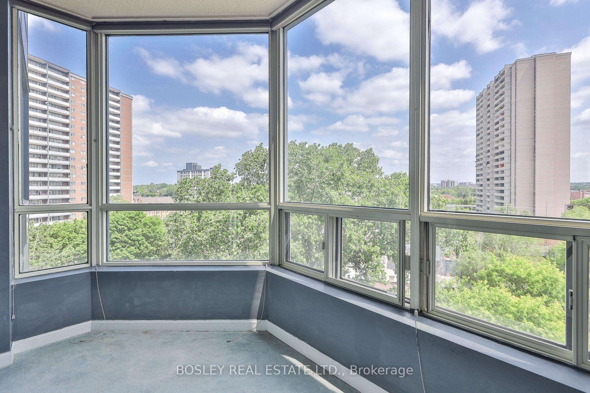 2 Bedrooms Condo at 3 Hickory Tree, Toronto For sale