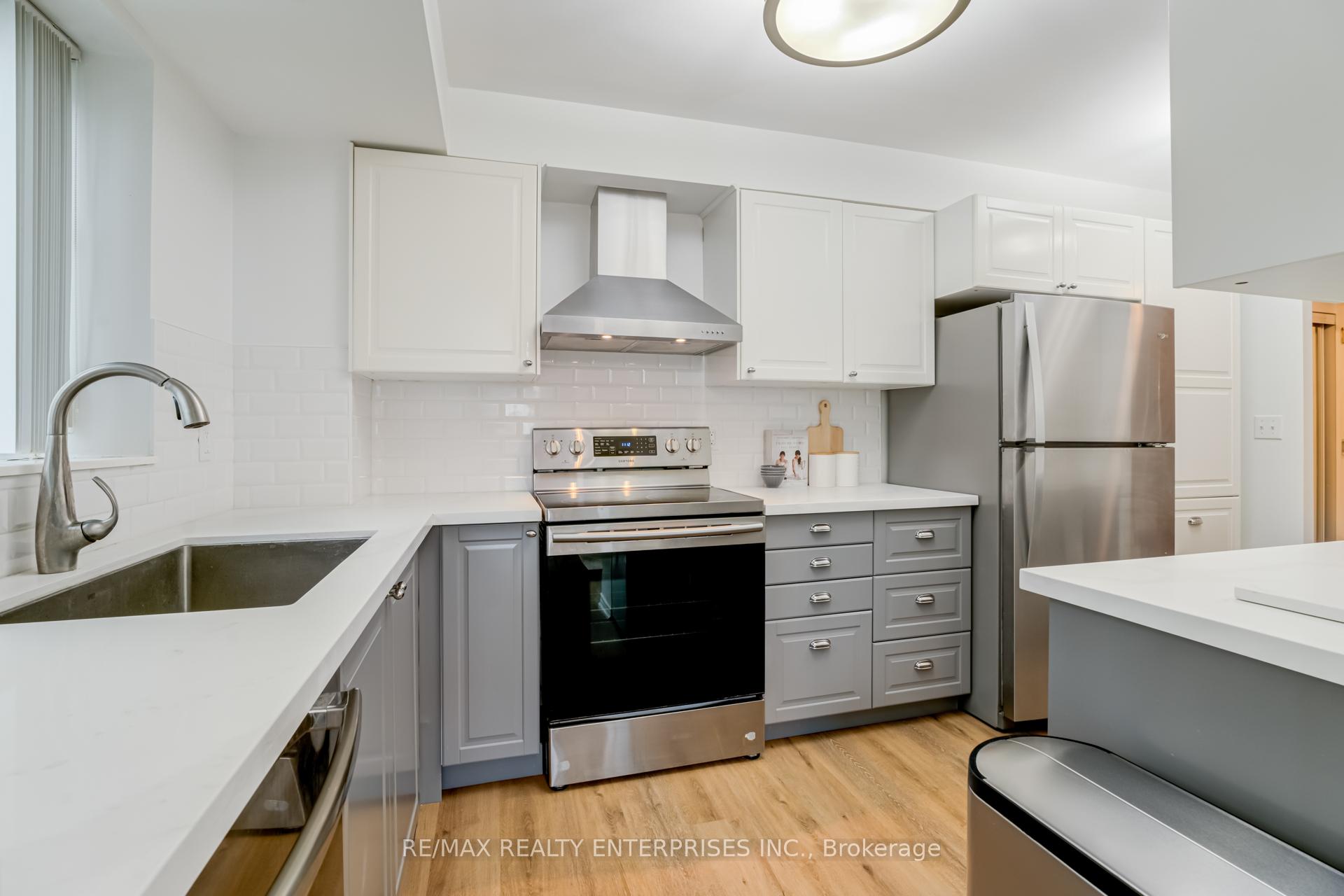 2 Bedrooms Condo at 29 Pemberton, Toronto For sale