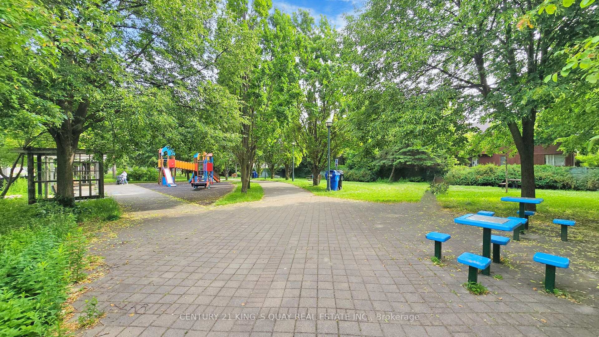 2 Bedrooms Condo at 18 Pemberton, Toronto For sale
