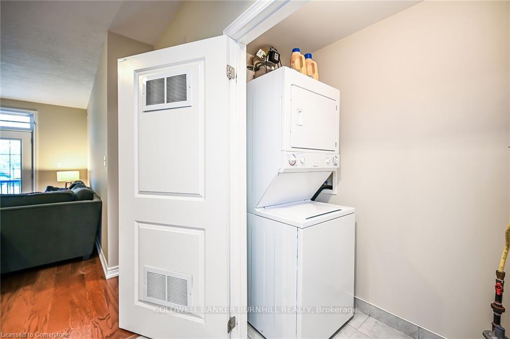 2 Bedrooms Condo at 396 Plains,  Burlington For sale