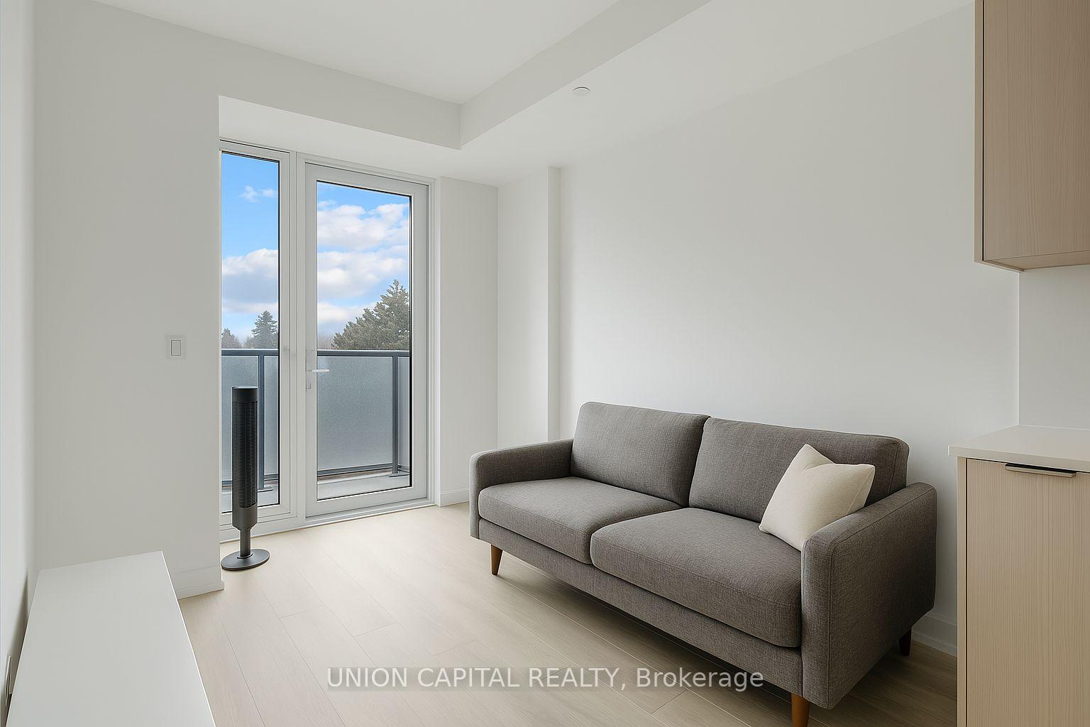 2 Bedrooms Condo at 215 Lakeshore, Mississauga For sale