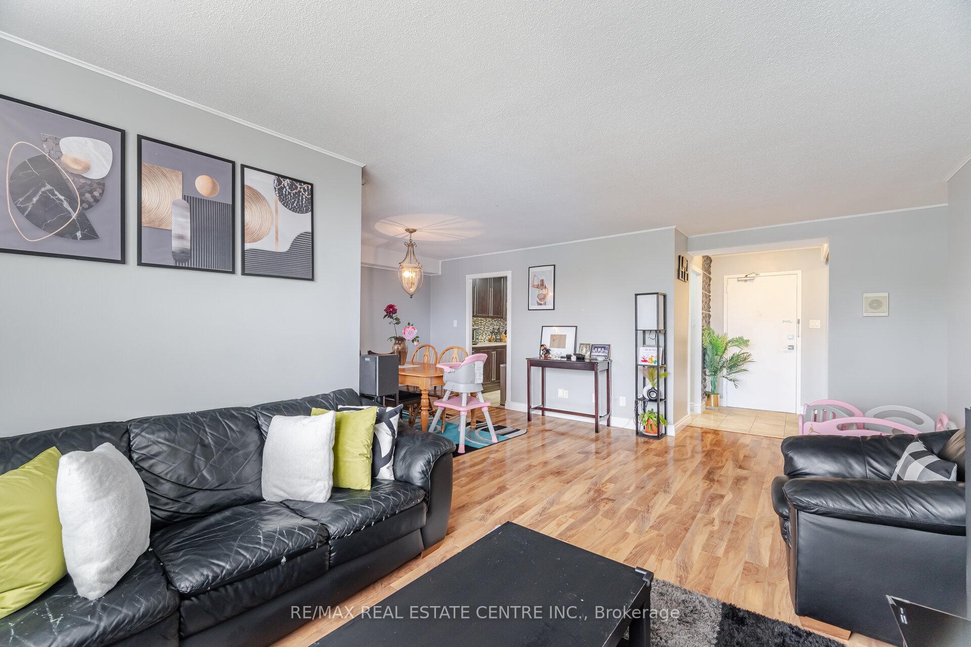 2 Bedrooms Condo at 2825 Islington, Toronto For sale