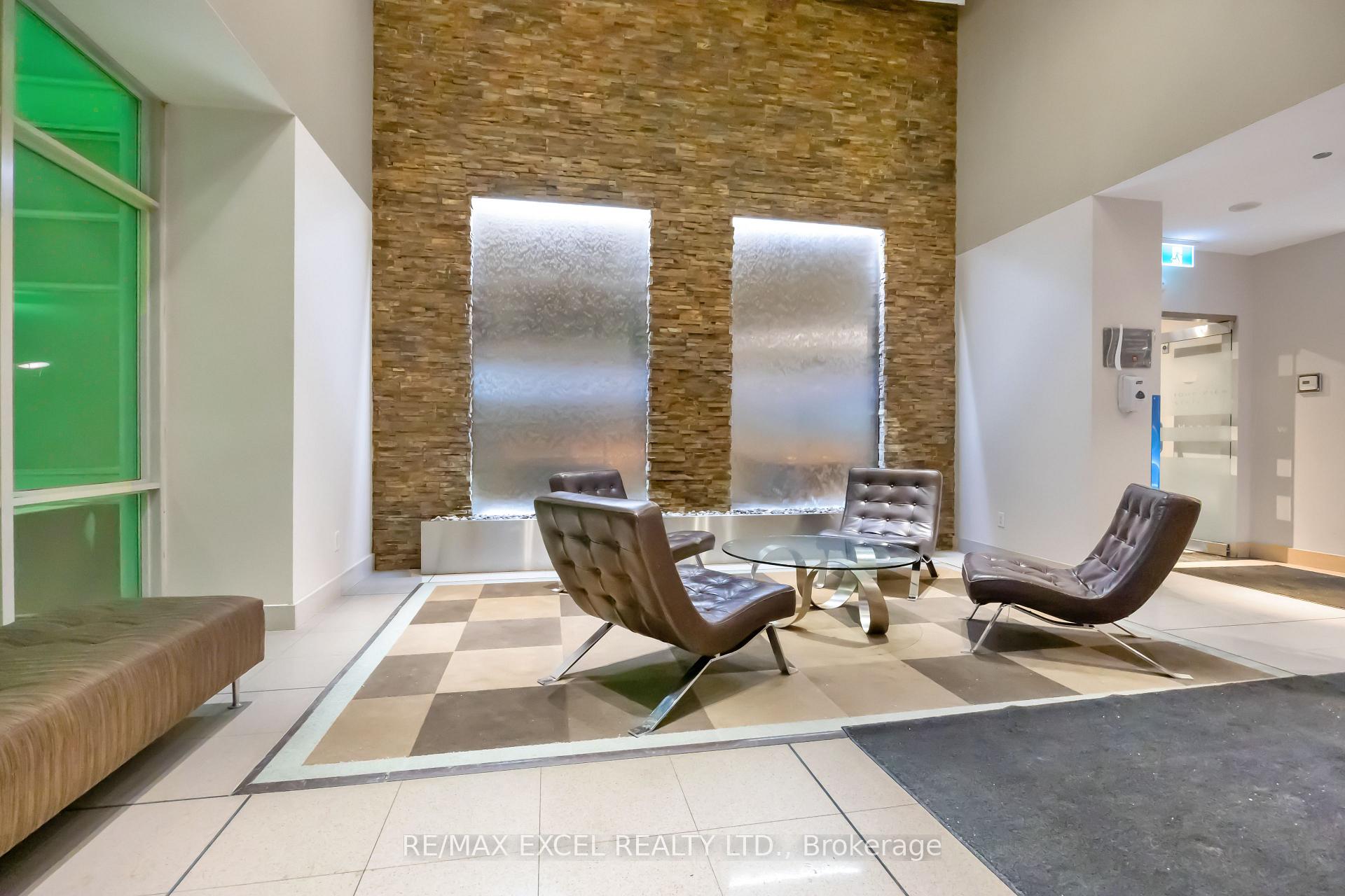 2 Bedrooms Condo at 35 Mariner, Toronto For sale