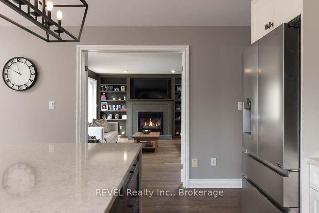 8042 Oakridge Drive