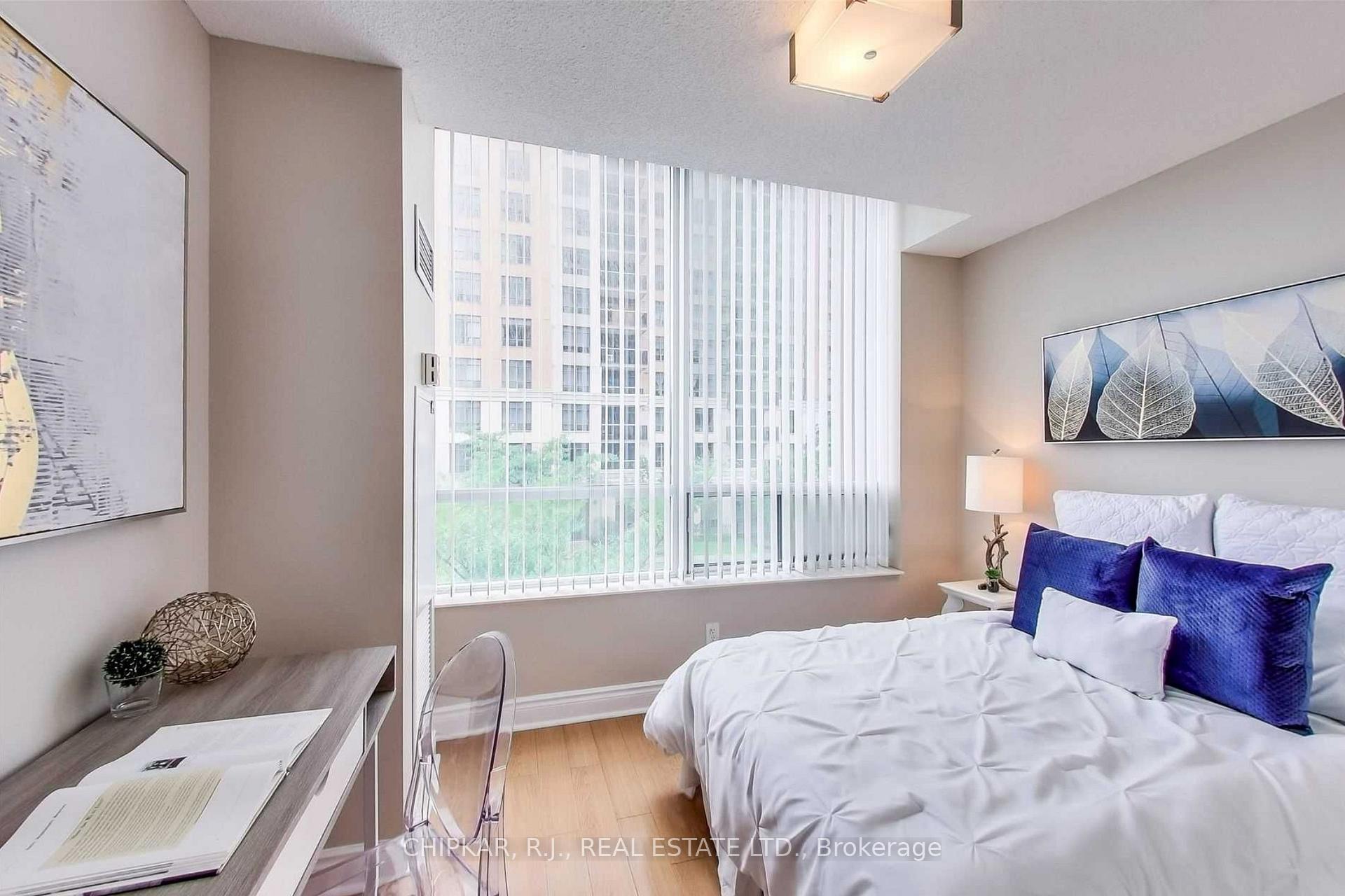 3 Bedrooms Condo at 15 Northtown,  Toronto For sale
