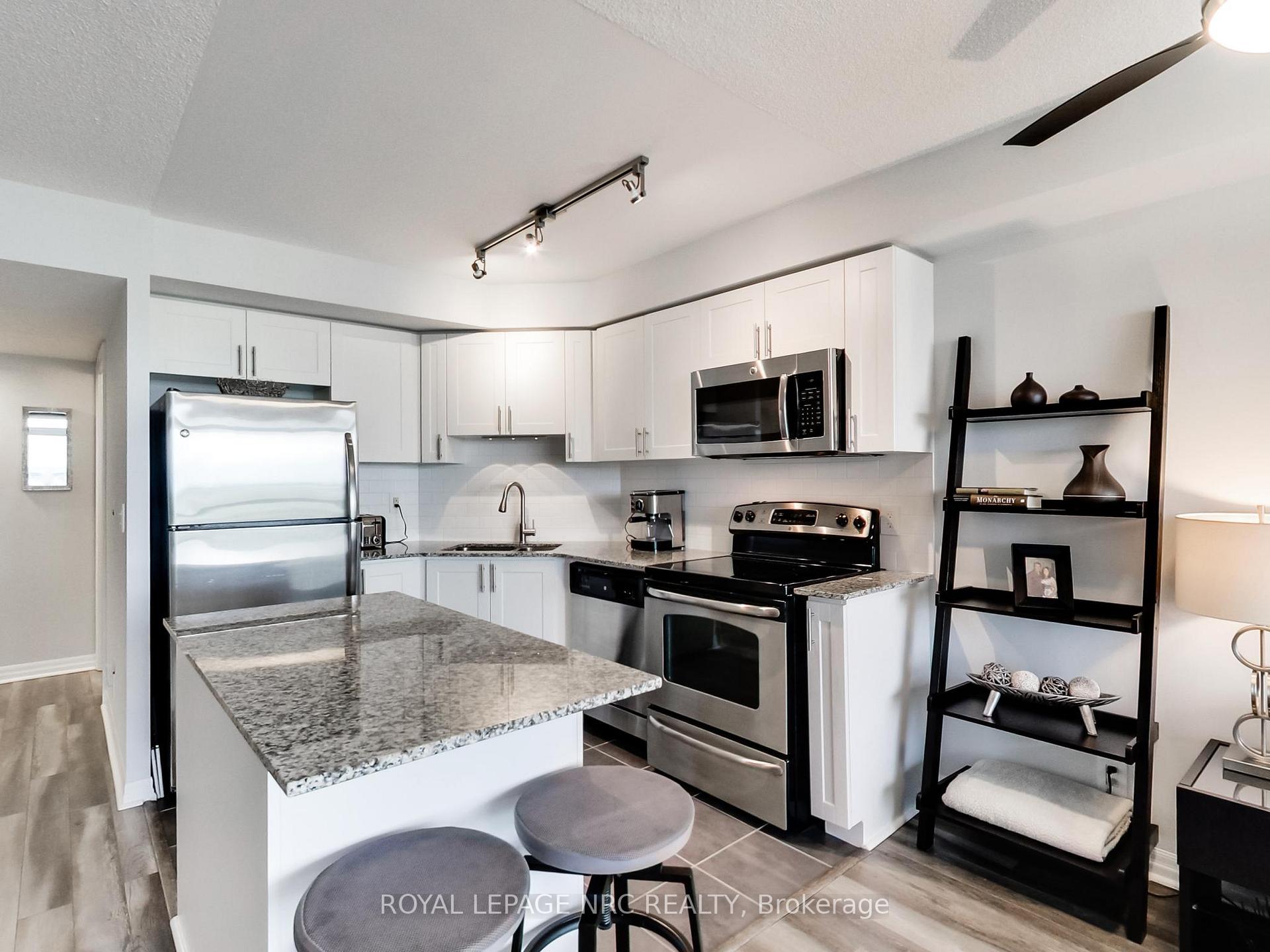 2 Bedrooms Co-op at 1940 Ironstone, Burlington For sale