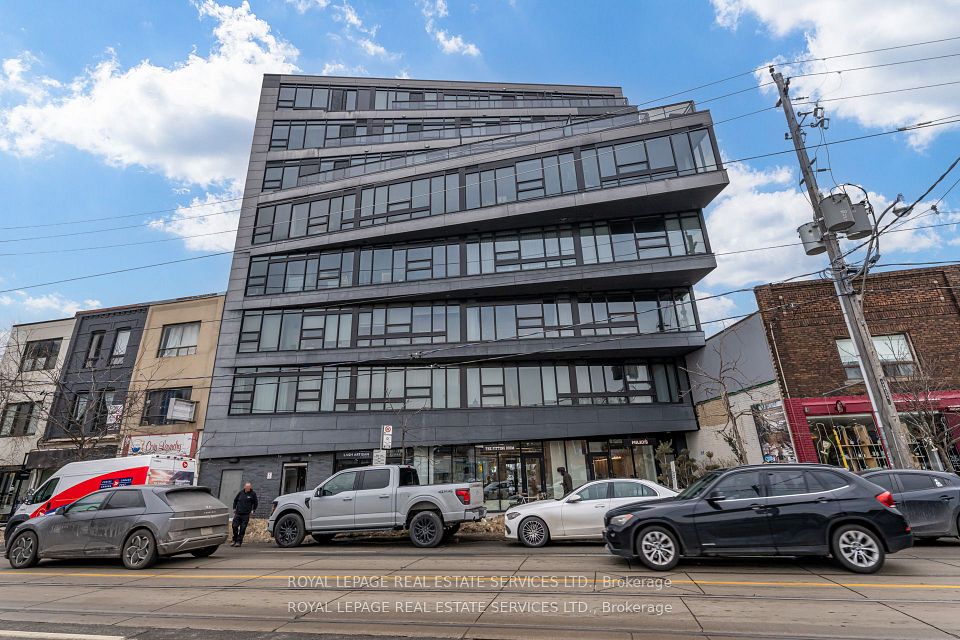 1239 Dundas