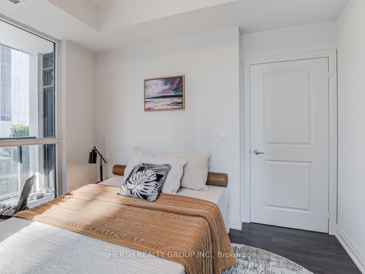 4 Bedrooms Condo at 10 Meadowglen,  Toronto For sale