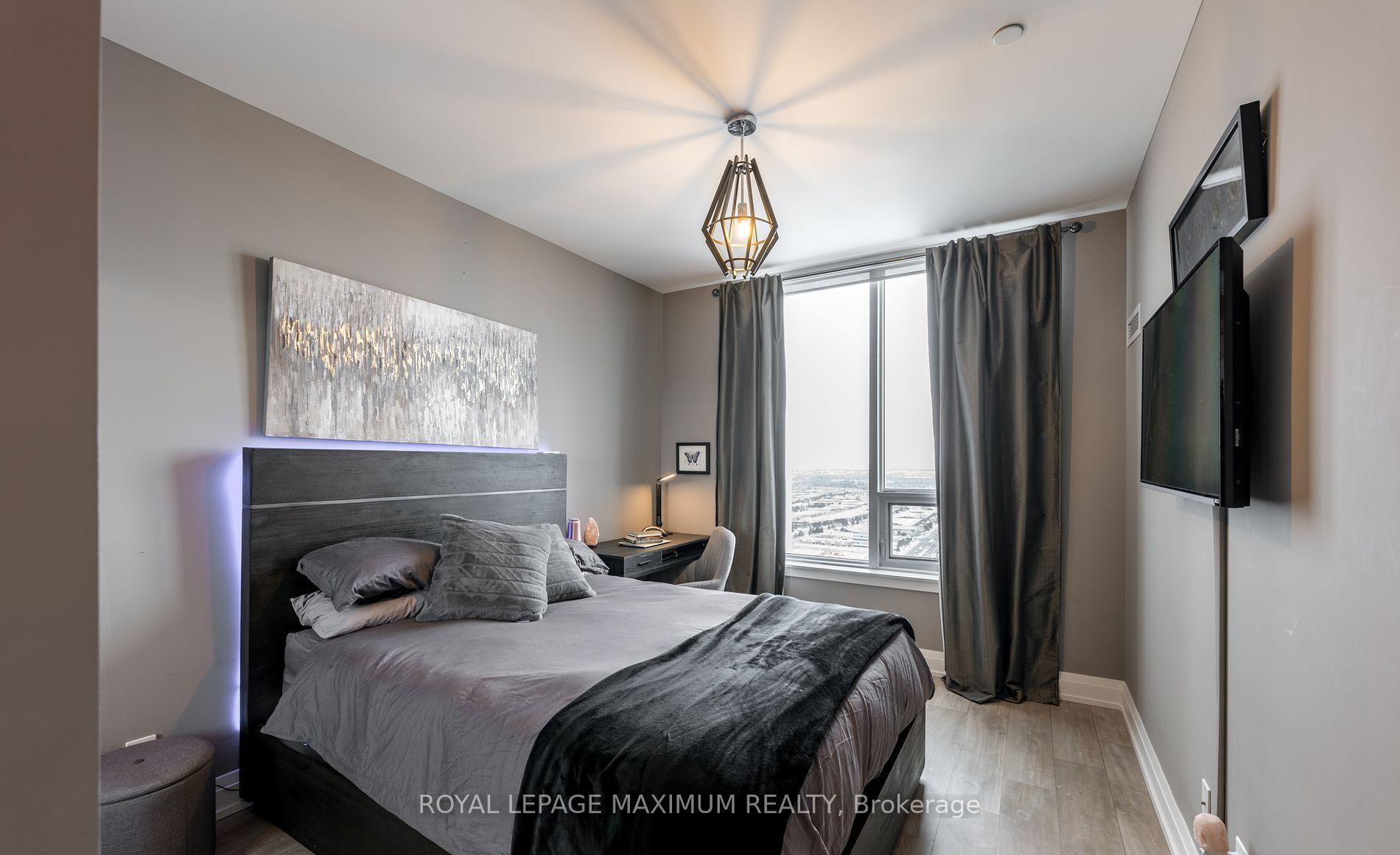 3 Bedrooms Condo at 3700 Highway 7, Vaughan For sale