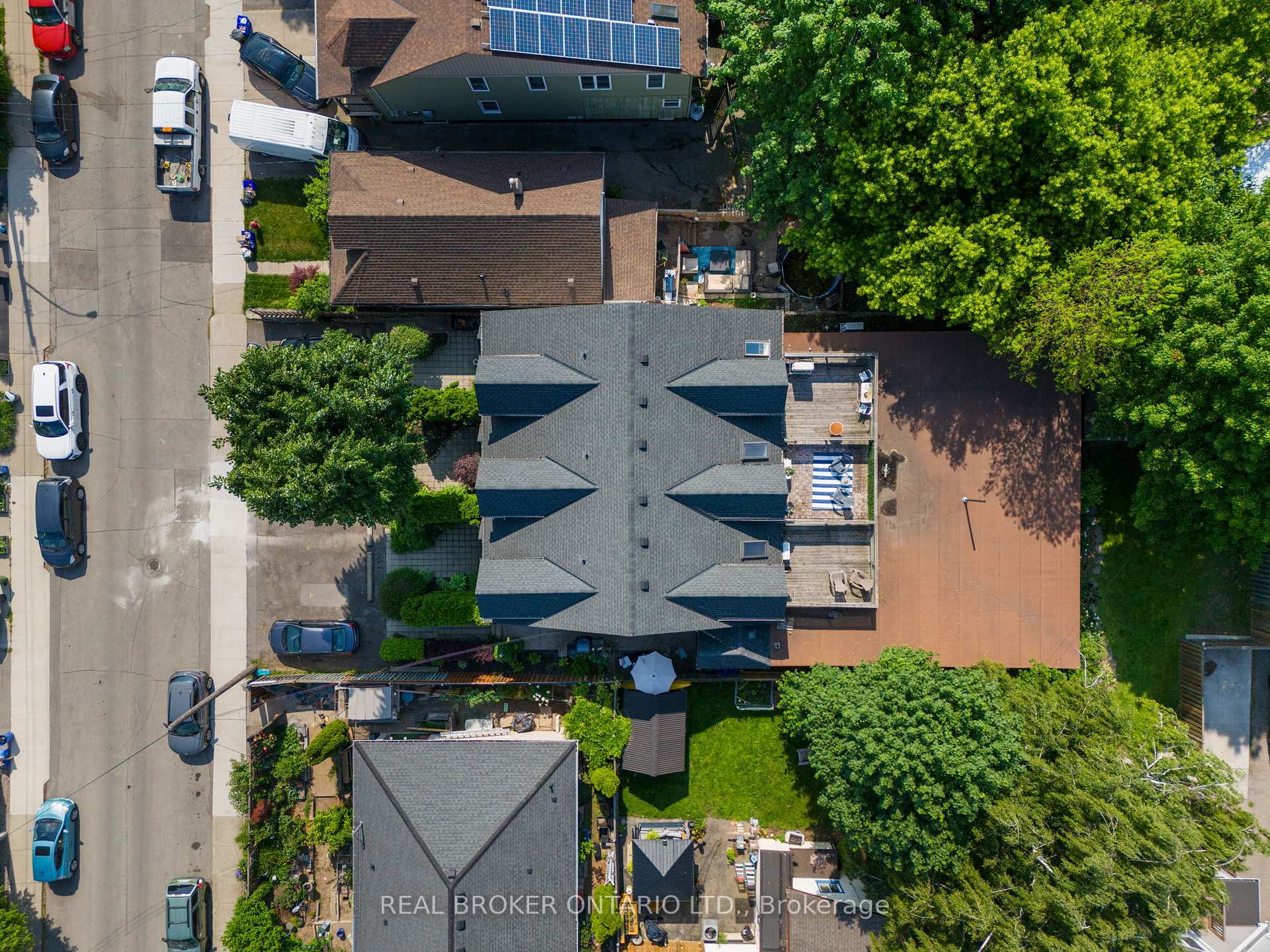 2 Bedrooms Condo at 23 Macaulay, Hamilton For sale