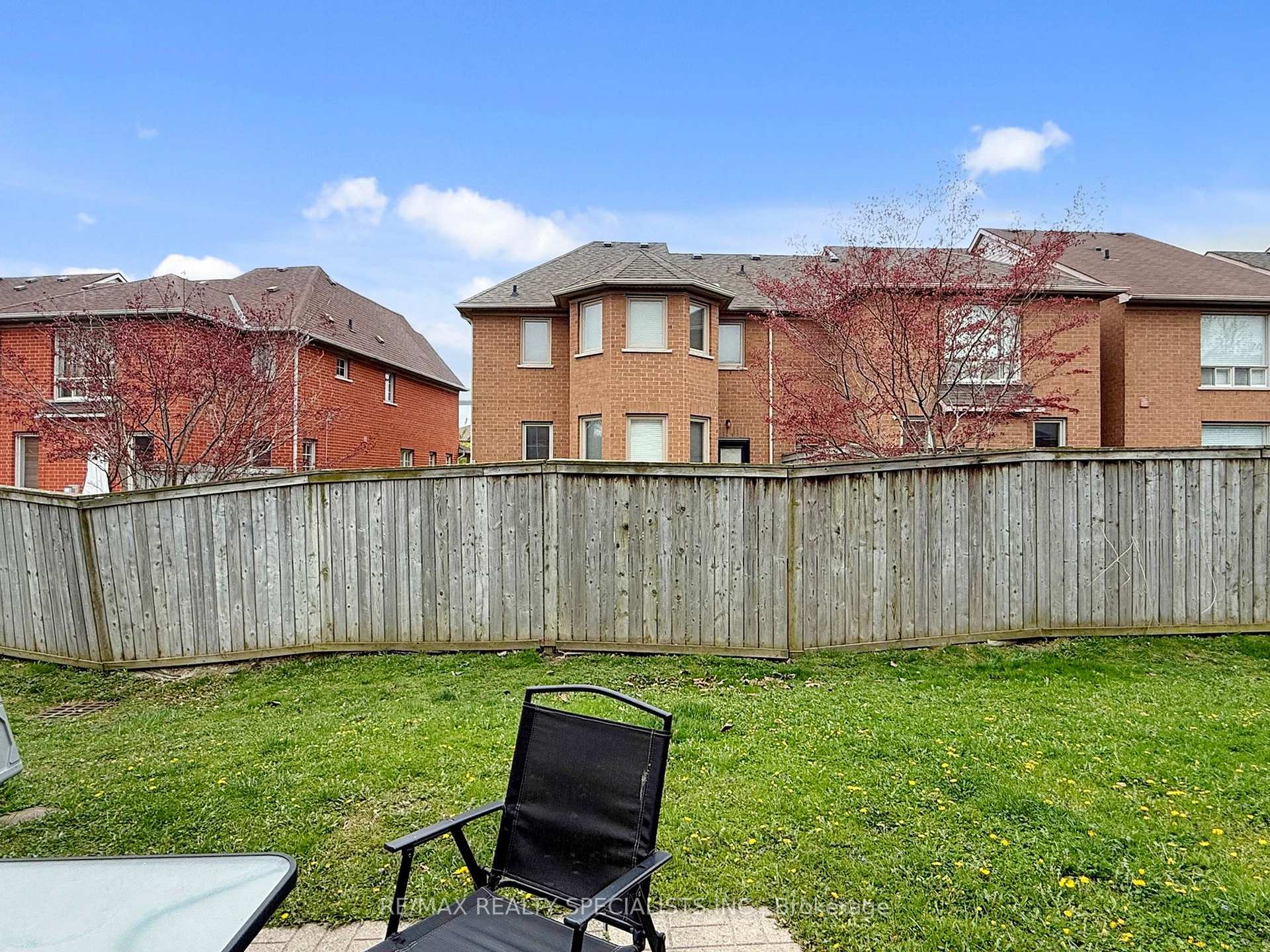 3 Bedrooms Condo at 5223 Fairford,  Mississauga For sale