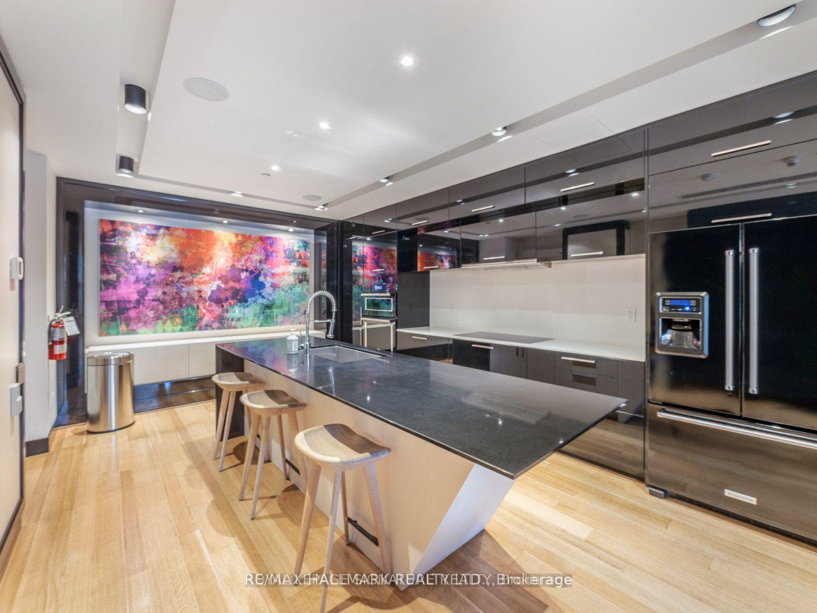 2 Bedrooms Condo at 30 Roehampton,  Toronto For sale