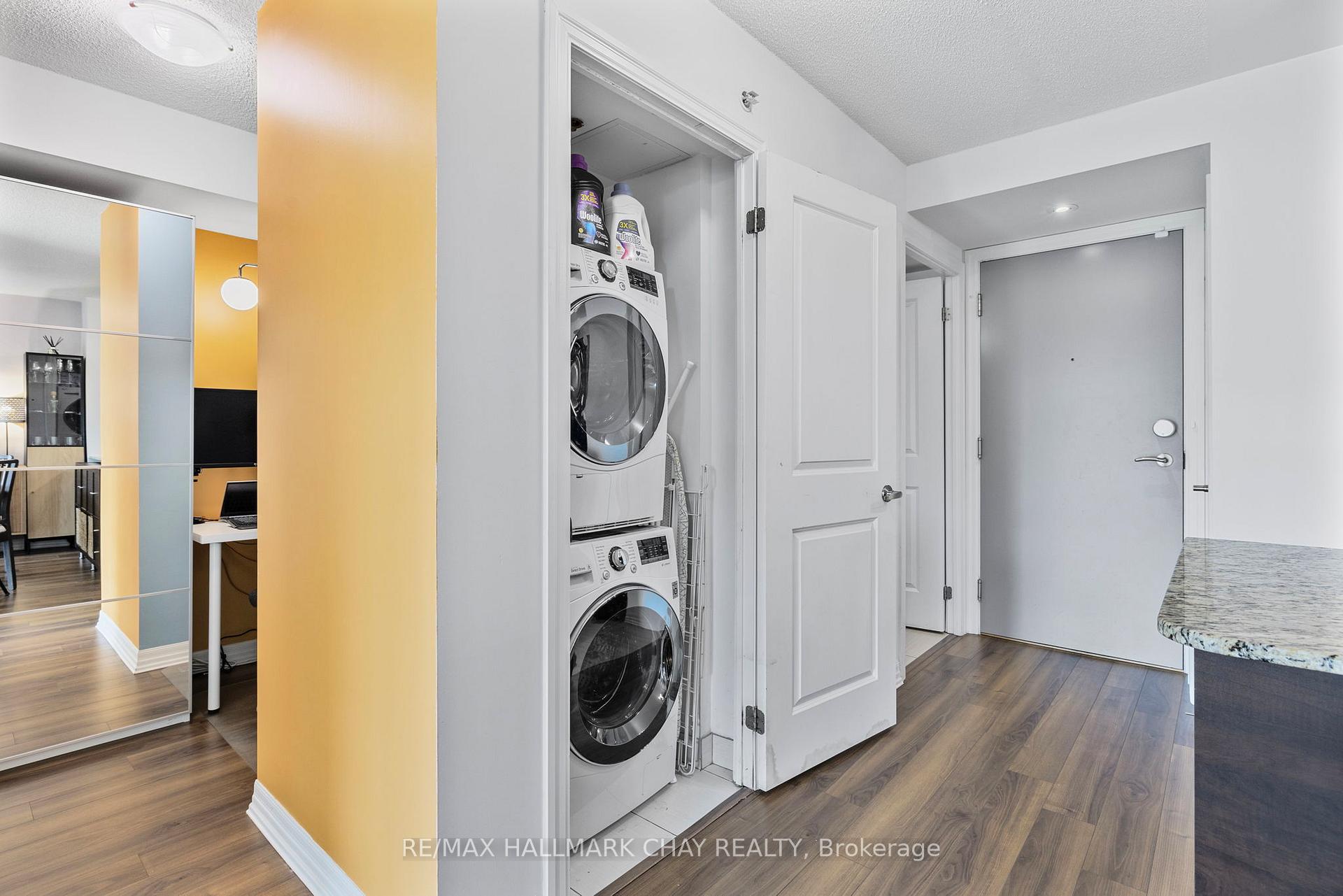 2 Bedrooms Condo at 80 Esther Lorrie, Toronto For sale