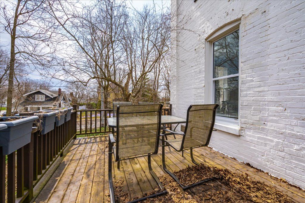 119 John Street W
