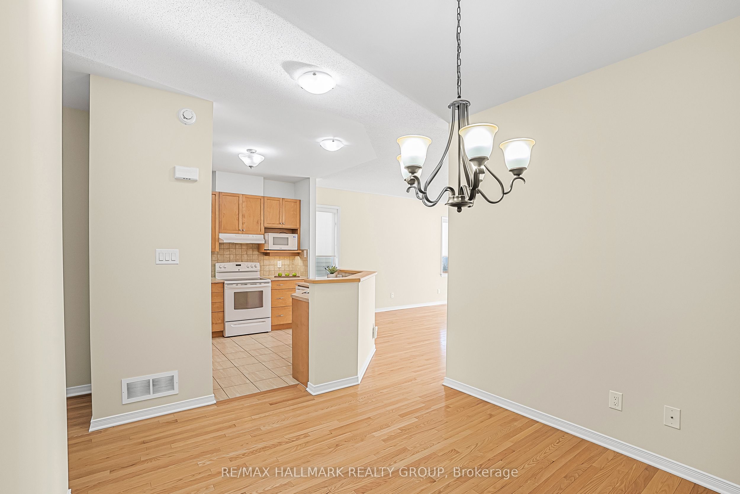 286 Harthill Way, Barrhaven, ON K2J 0P3