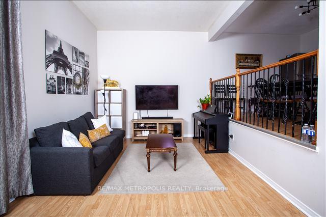 5 Bedrooms Condo at 39 John Cabot,  Toronto For sale