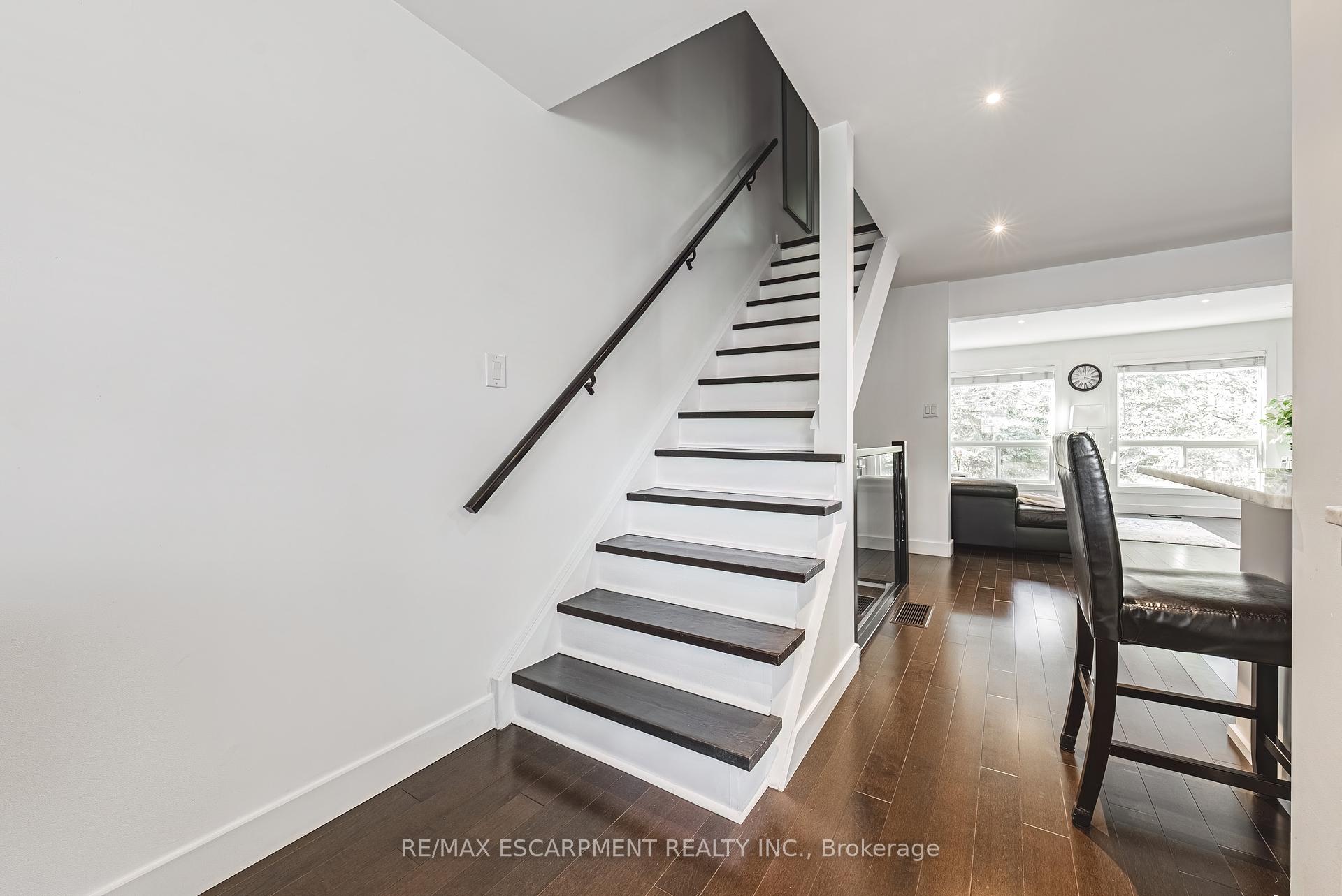 3 Bedrooms Condo at 1155 Paramount, Hamilton For sale