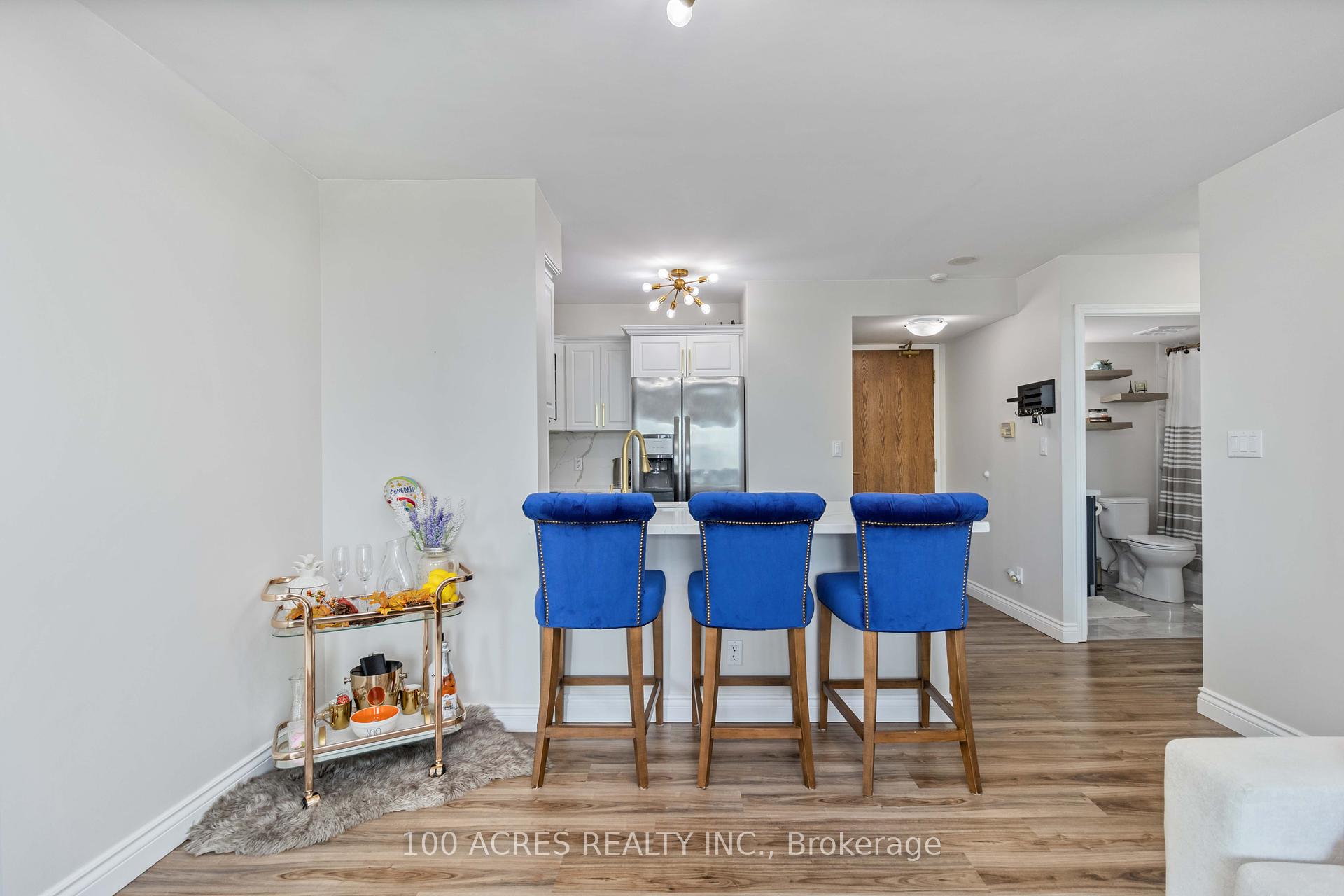 2 Bedrooms Condo at 4879 Kimbermount,  Mississauga For sale