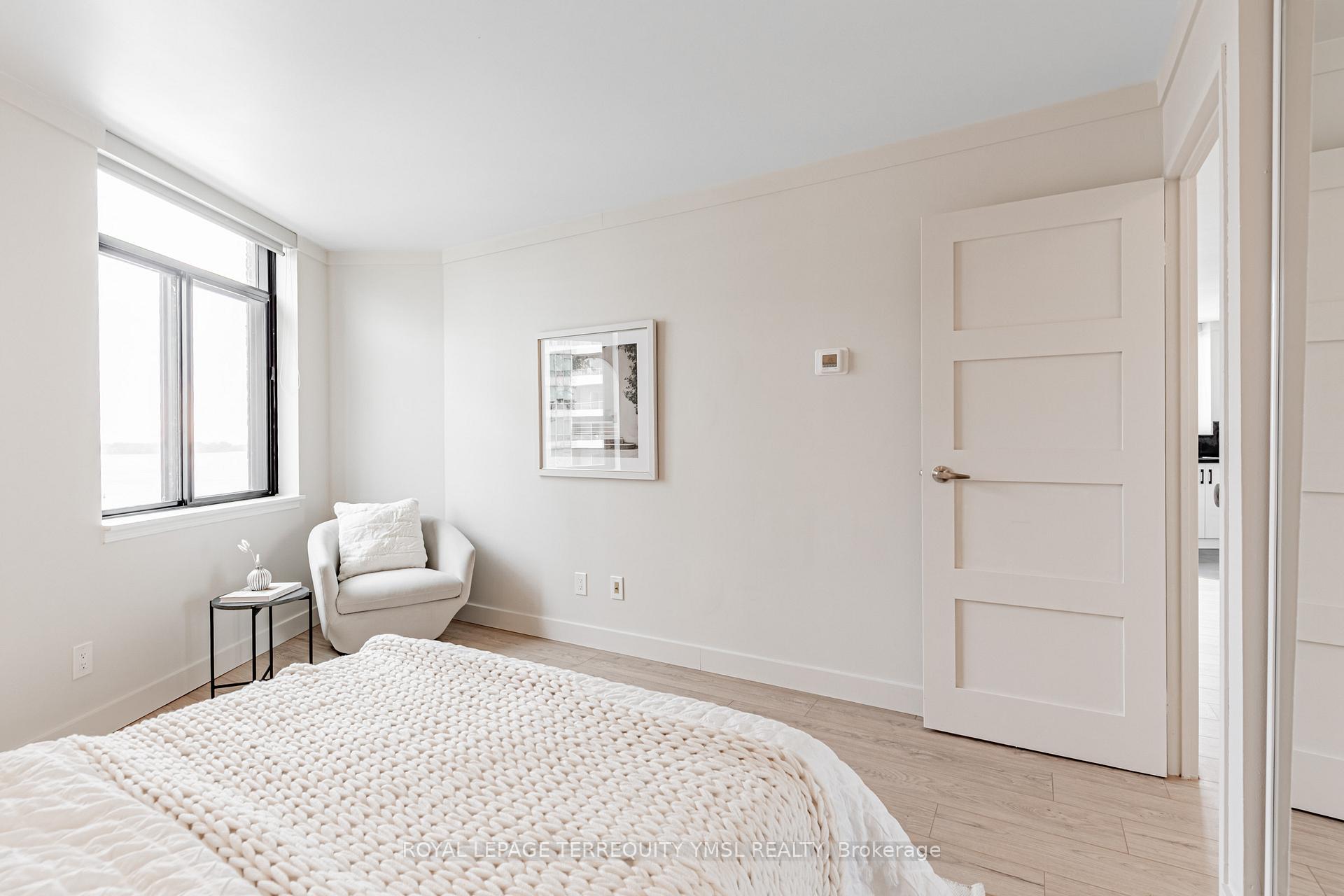 1 Bedroom Condo at 250 Queens, Toronto For sale