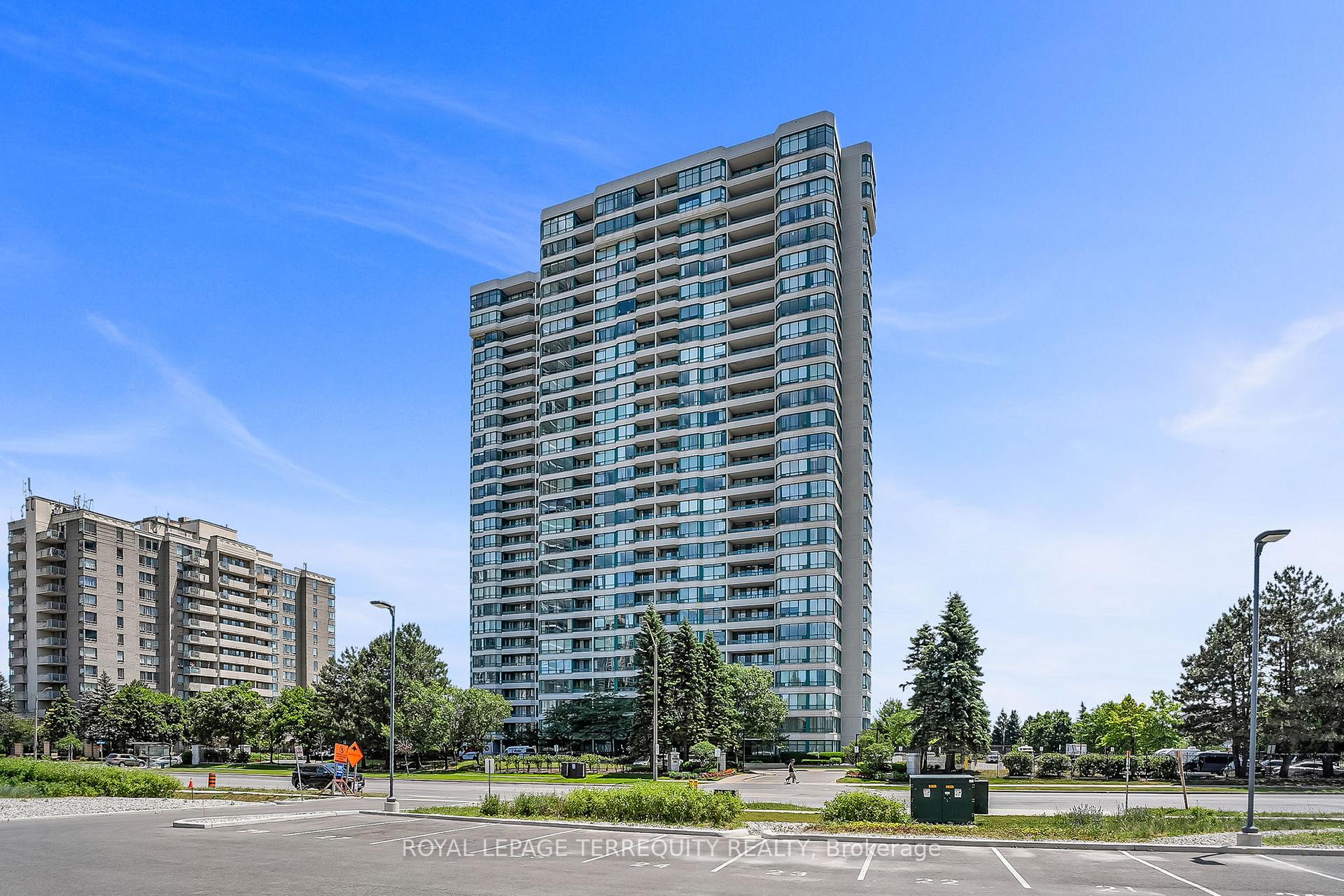 2 Bedrooms Condo at 550 Webb, Mississauga For sale