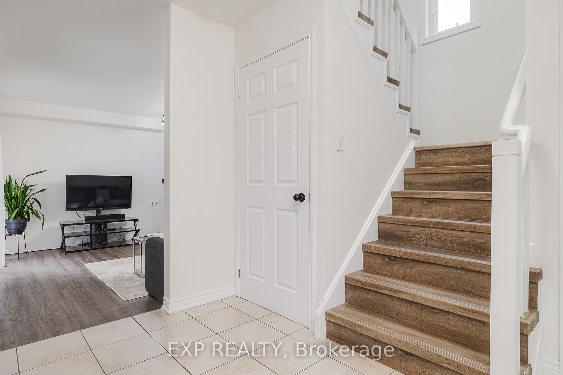 172 Queen Street W