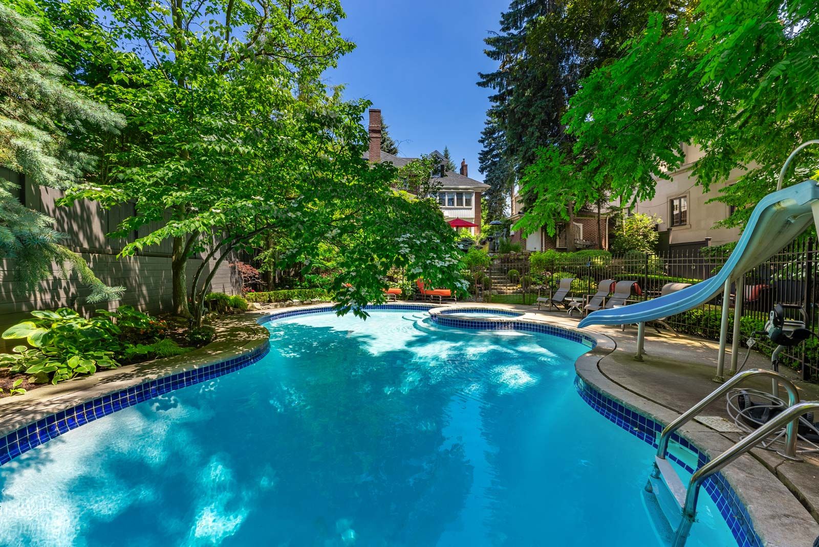 250 Warren Road