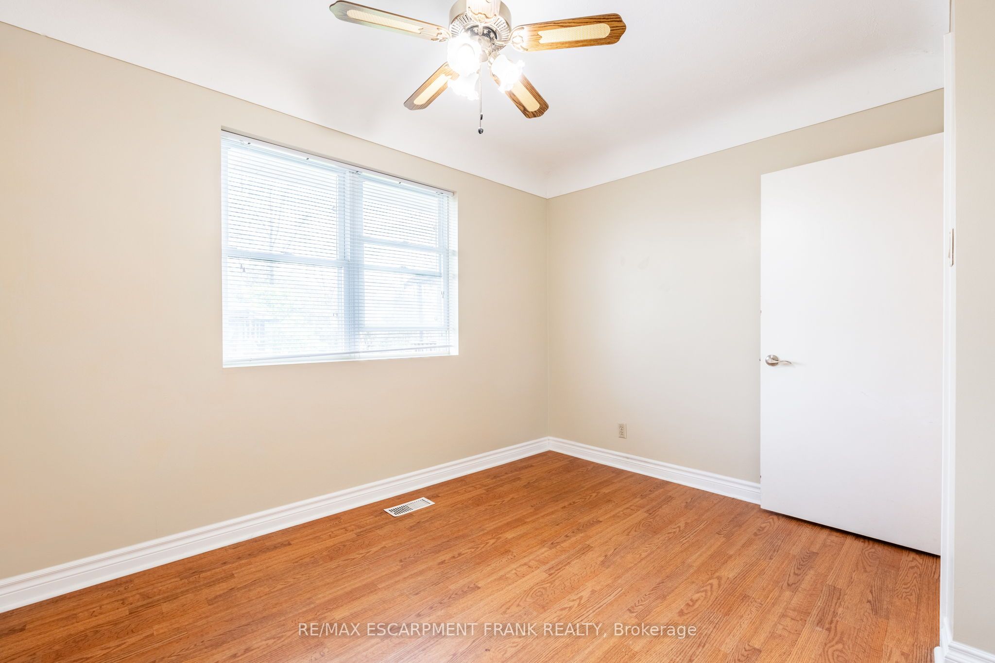 699 RYMAL Road W, Hamilton Gurnett