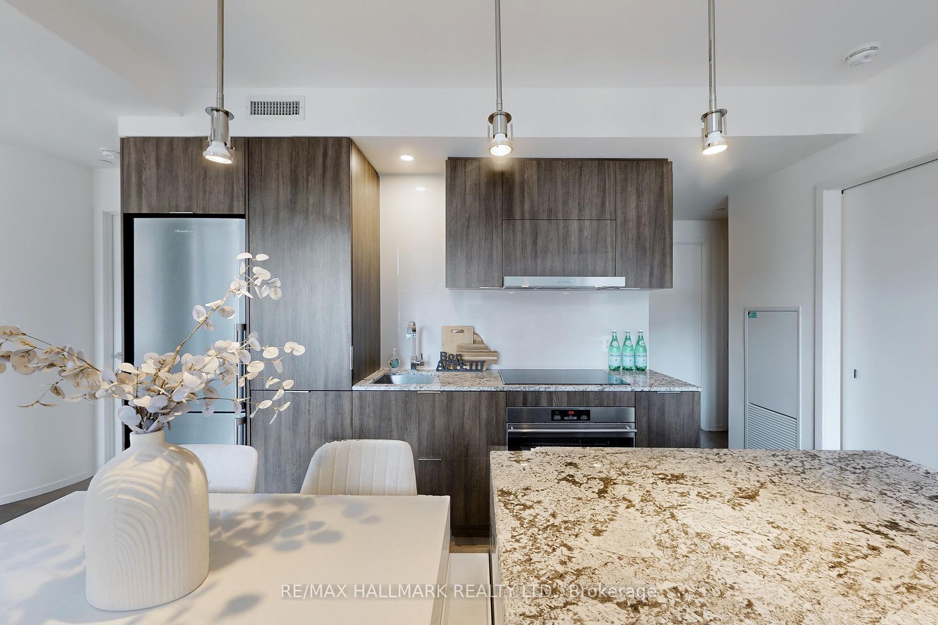 3 Bedrooms Condo at 1 Bloor,  Toronto For sale