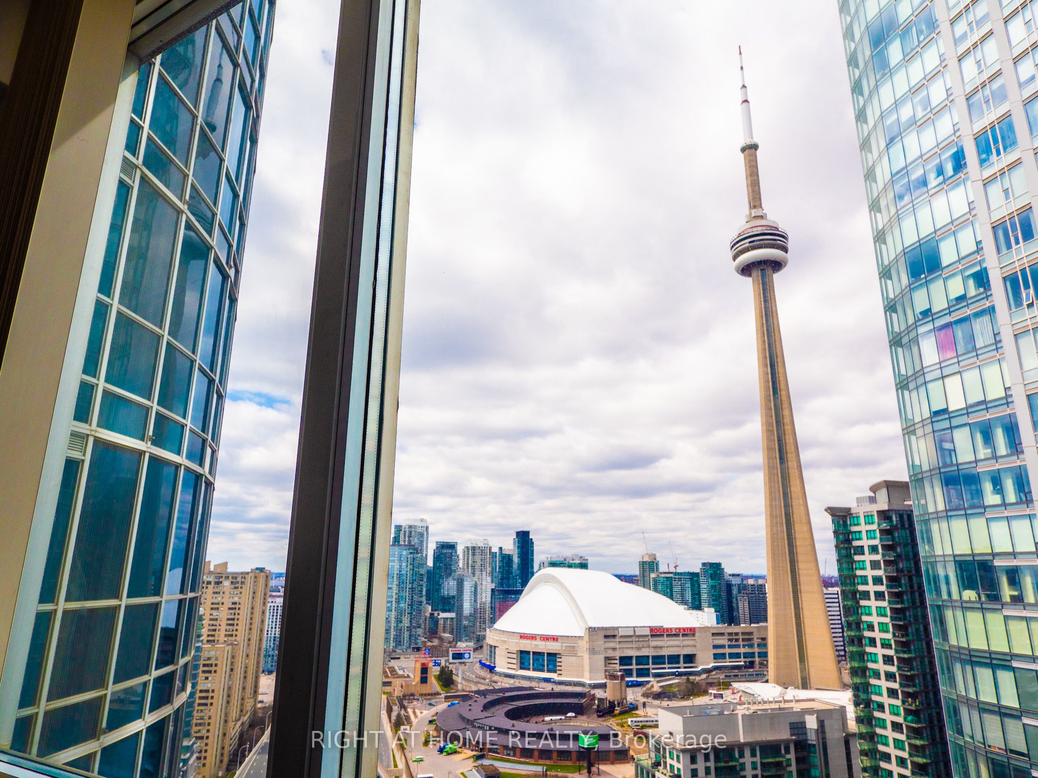 8 York Street W, #3102