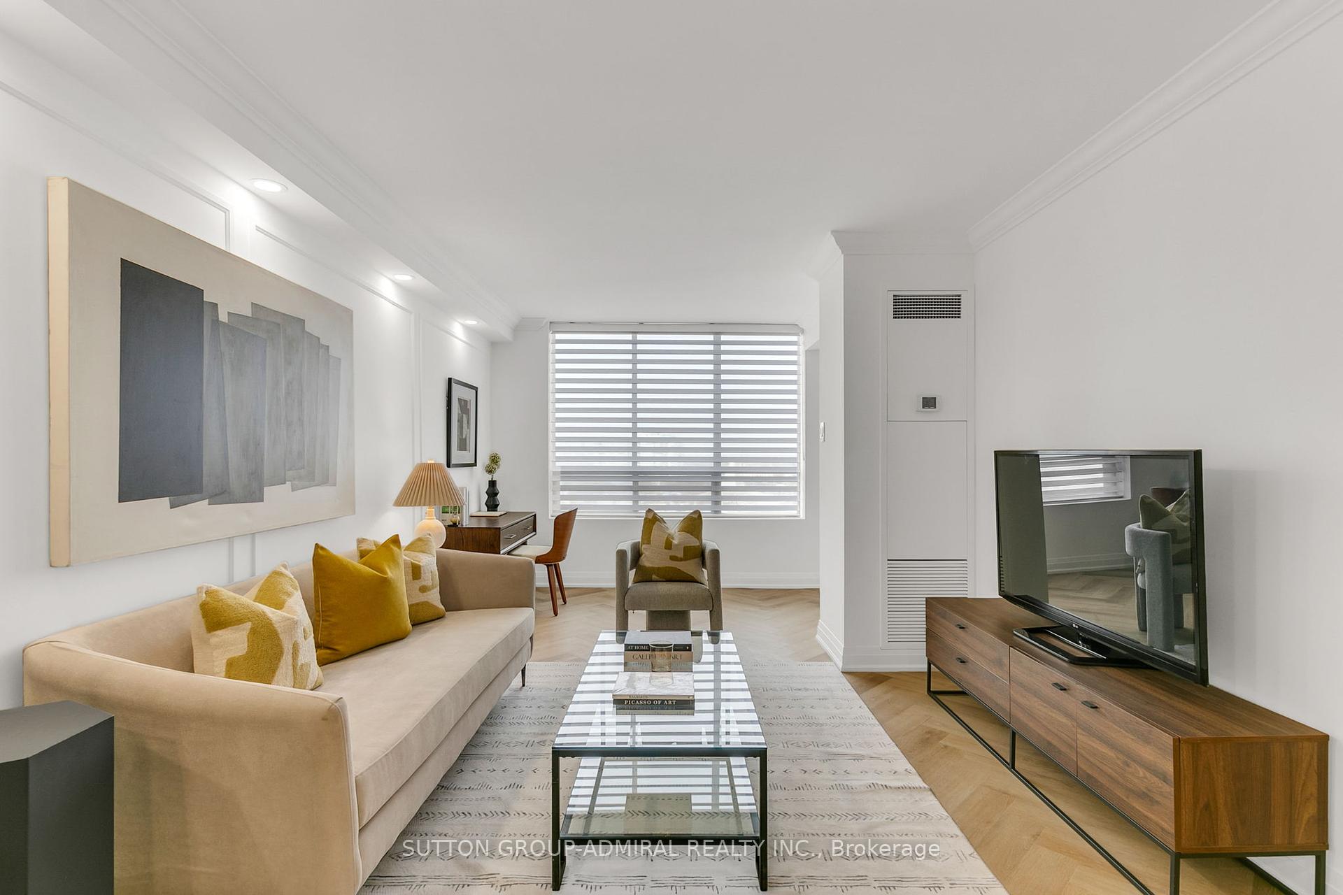 2 Bedrooms Condo at 7601 Bathurst, Vaughan For sale