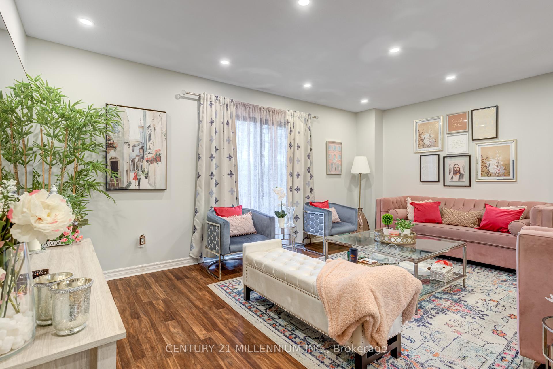 3 Bedrooms Condo at 1536 Sixth, Oakville For sale