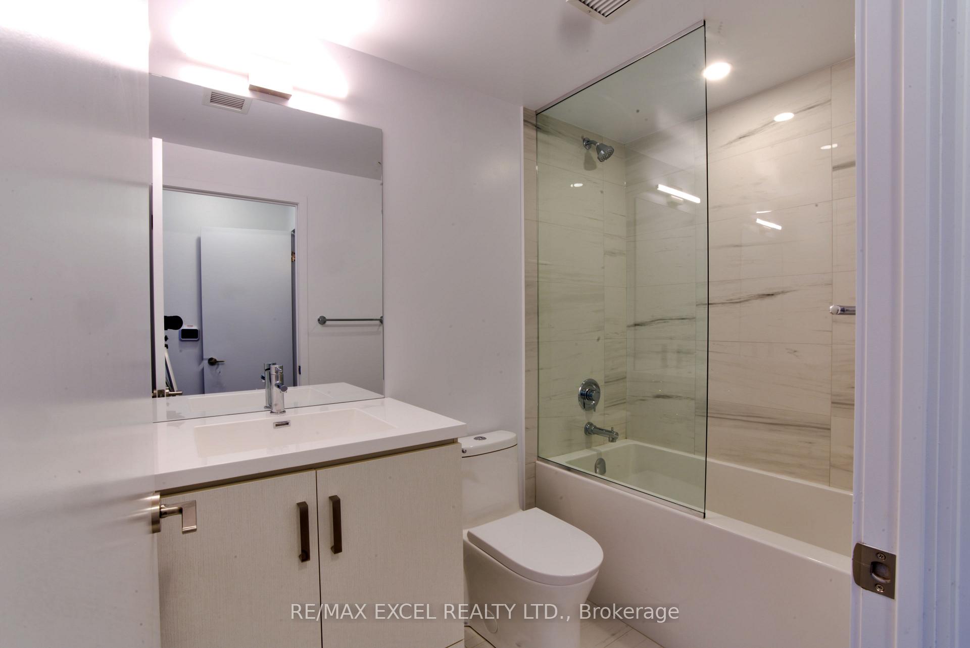 1 Bedroom Condo at 38 Honeycrisp, Vaughan For sale