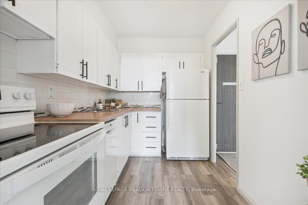 2 Bedrooms Condo at 2665 Windwood, Mississauga For sale