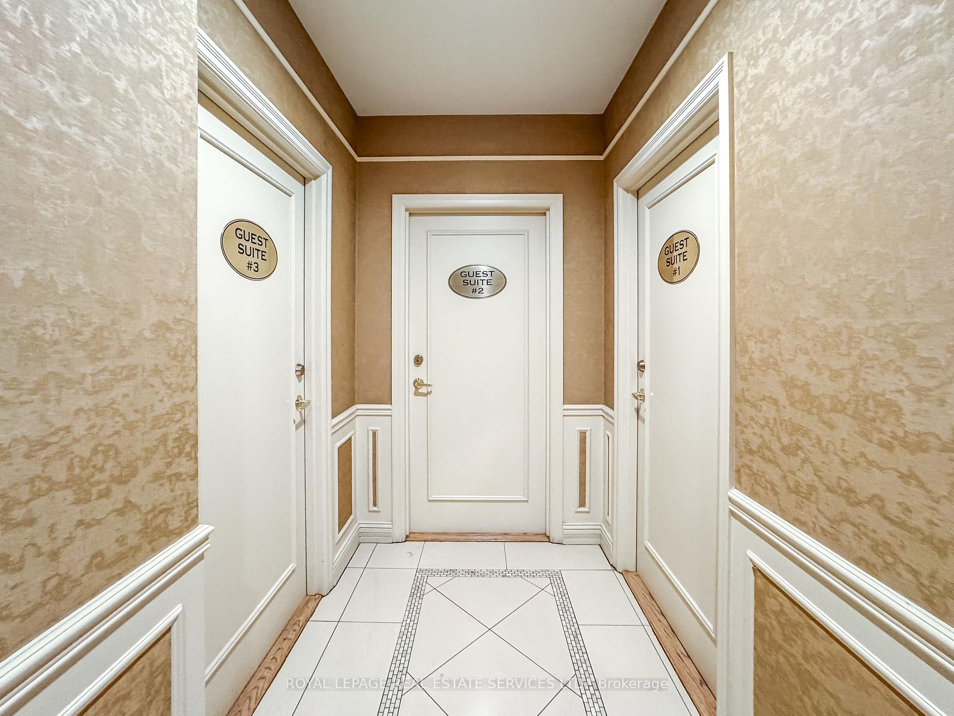 3 Bedrooms Condo at 25 Kingsbridge Garden, Mississauga For sale