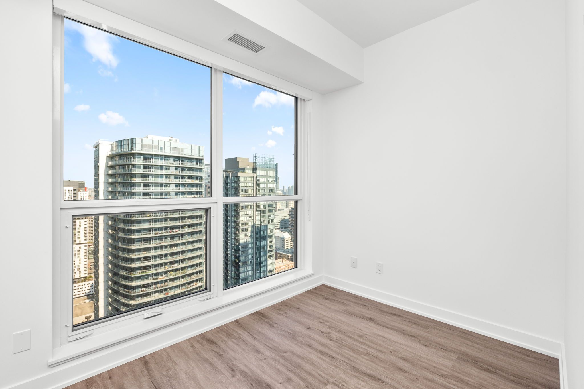 327 King Street W 4205