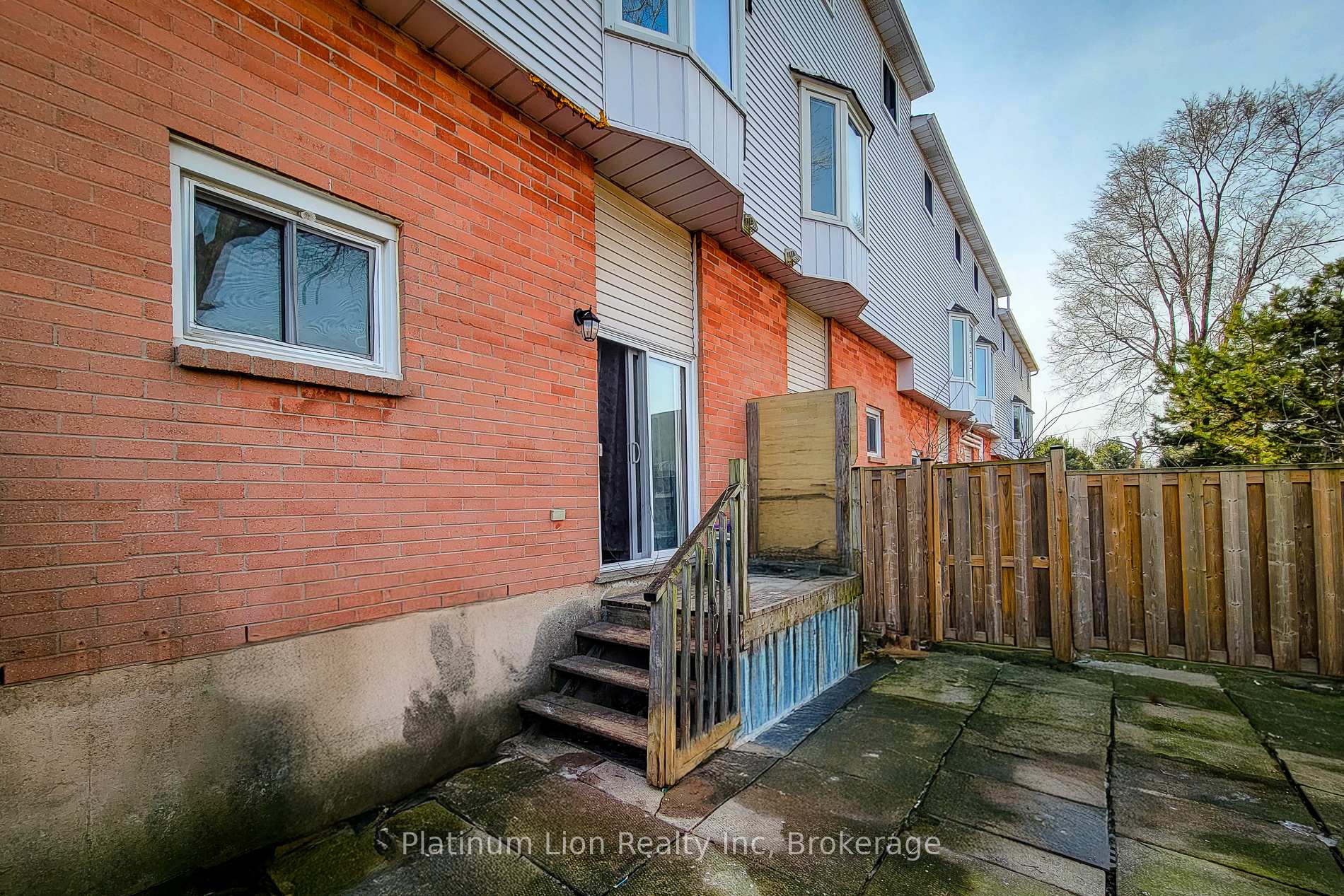 3 Bedrooms Condo at 1255 Upper Gage,  Hamilton For sale