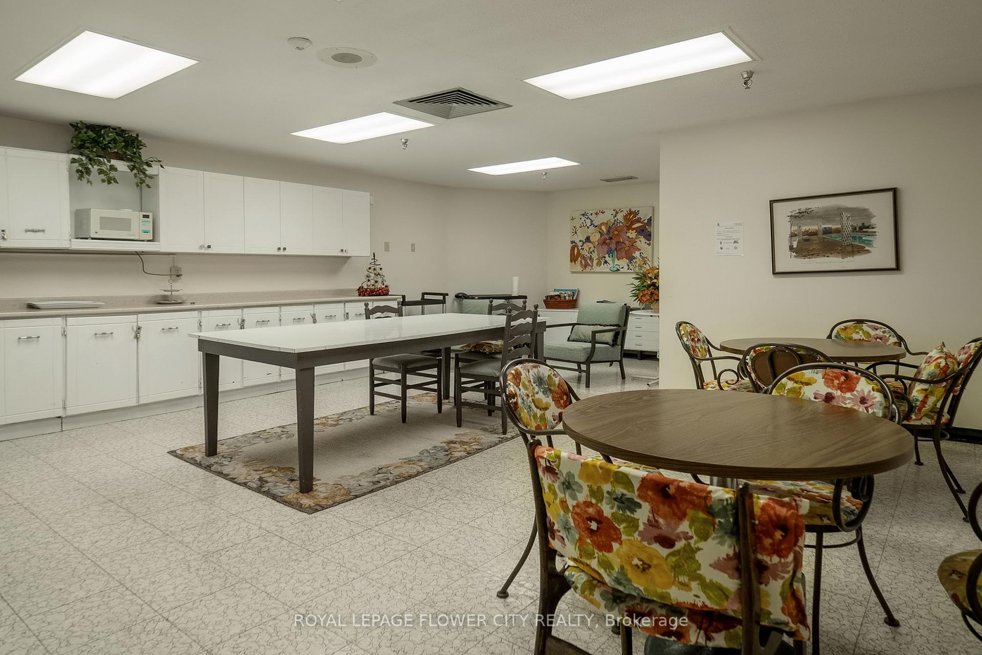 1 Bedroom Condo at 1333 Bloor, Mississauga For sale