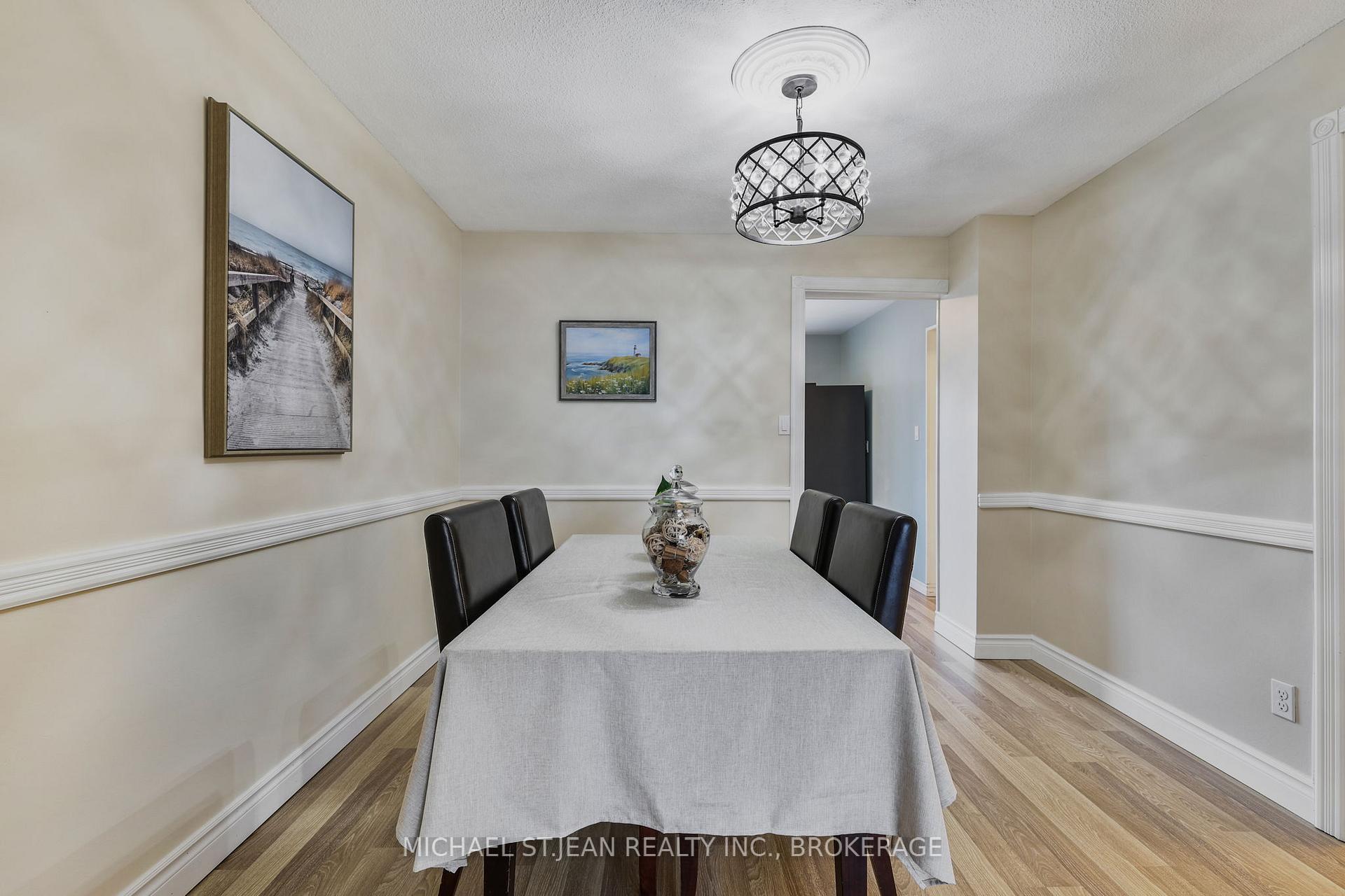 3 Bedrooms Condo at 1115 Paramount,  Hamilton For sale