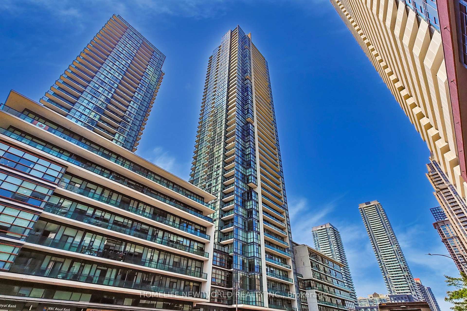 2 Bedrooms Condo at 4070 Confederation, Mississauga For sale