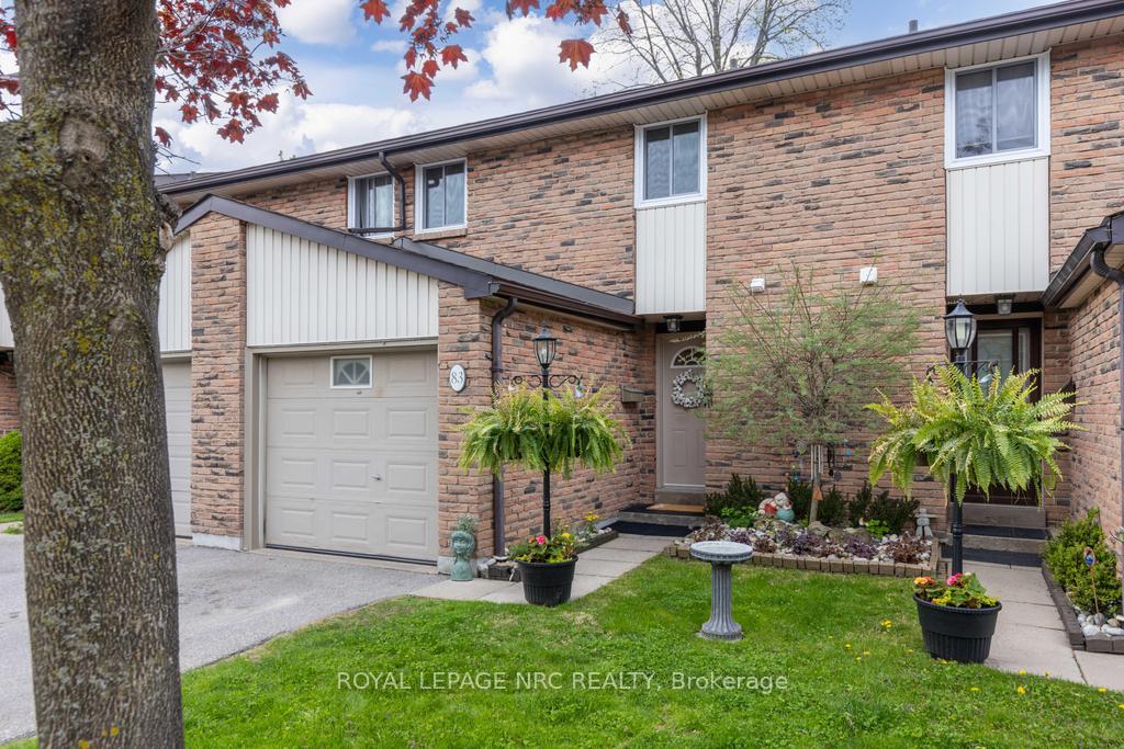 3 Bedrooms Condo at 680 Regency, Burlington For sale