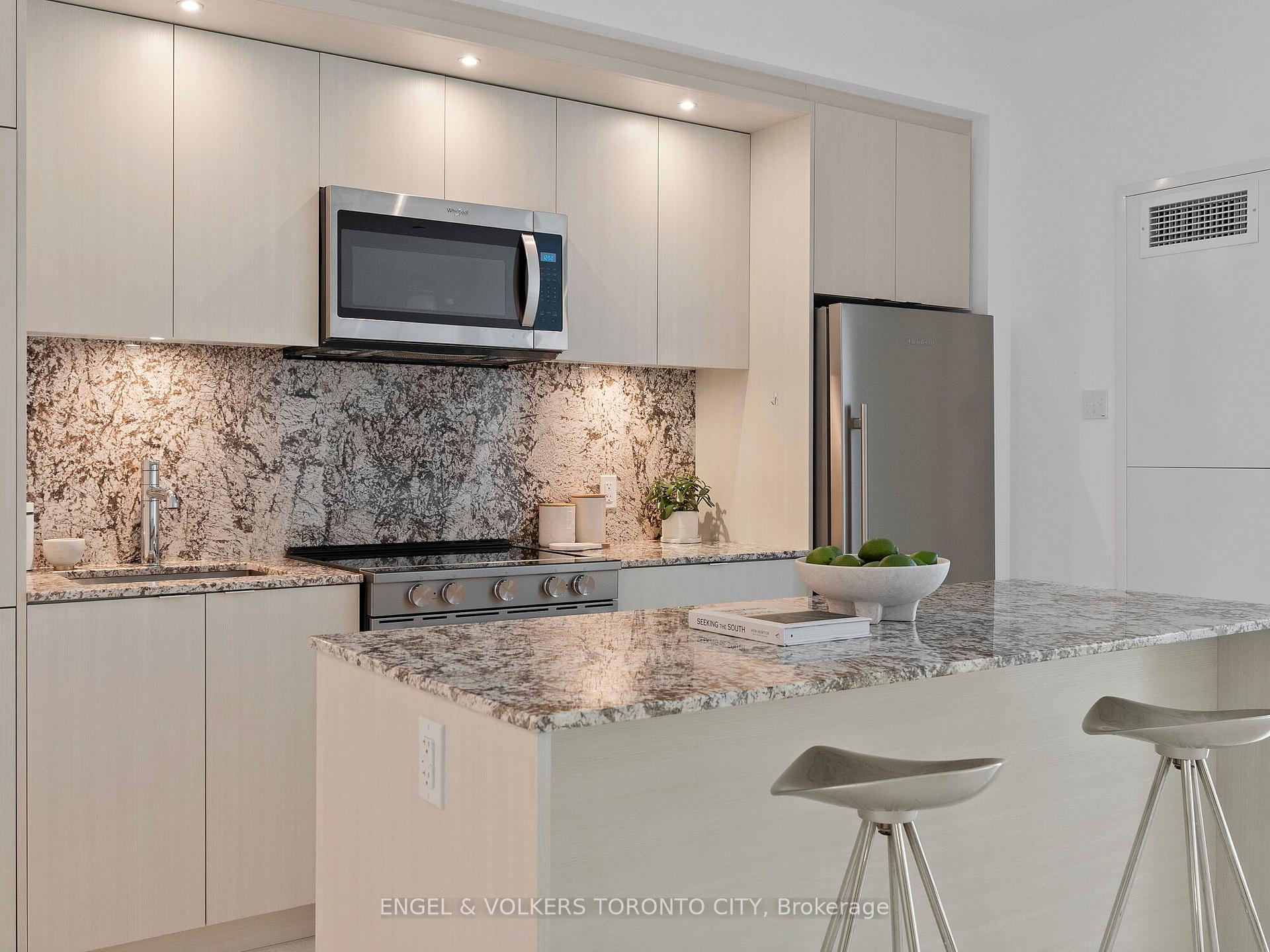 4 Bedrooms Condo at 30 Inn On The Park, Toronto For sale
