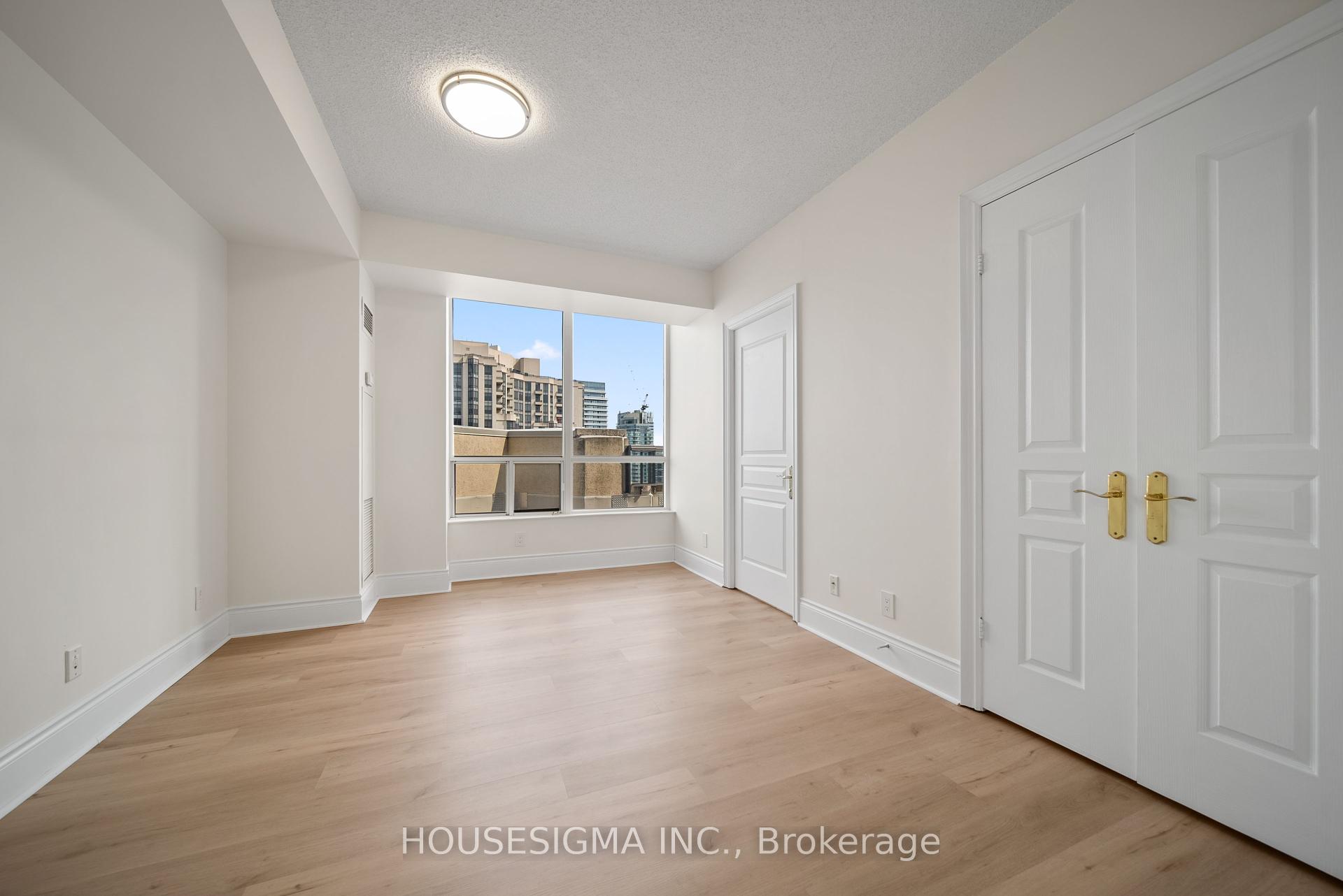 3 Bedrooms Condo at 5 Northtown, Toronto For sale