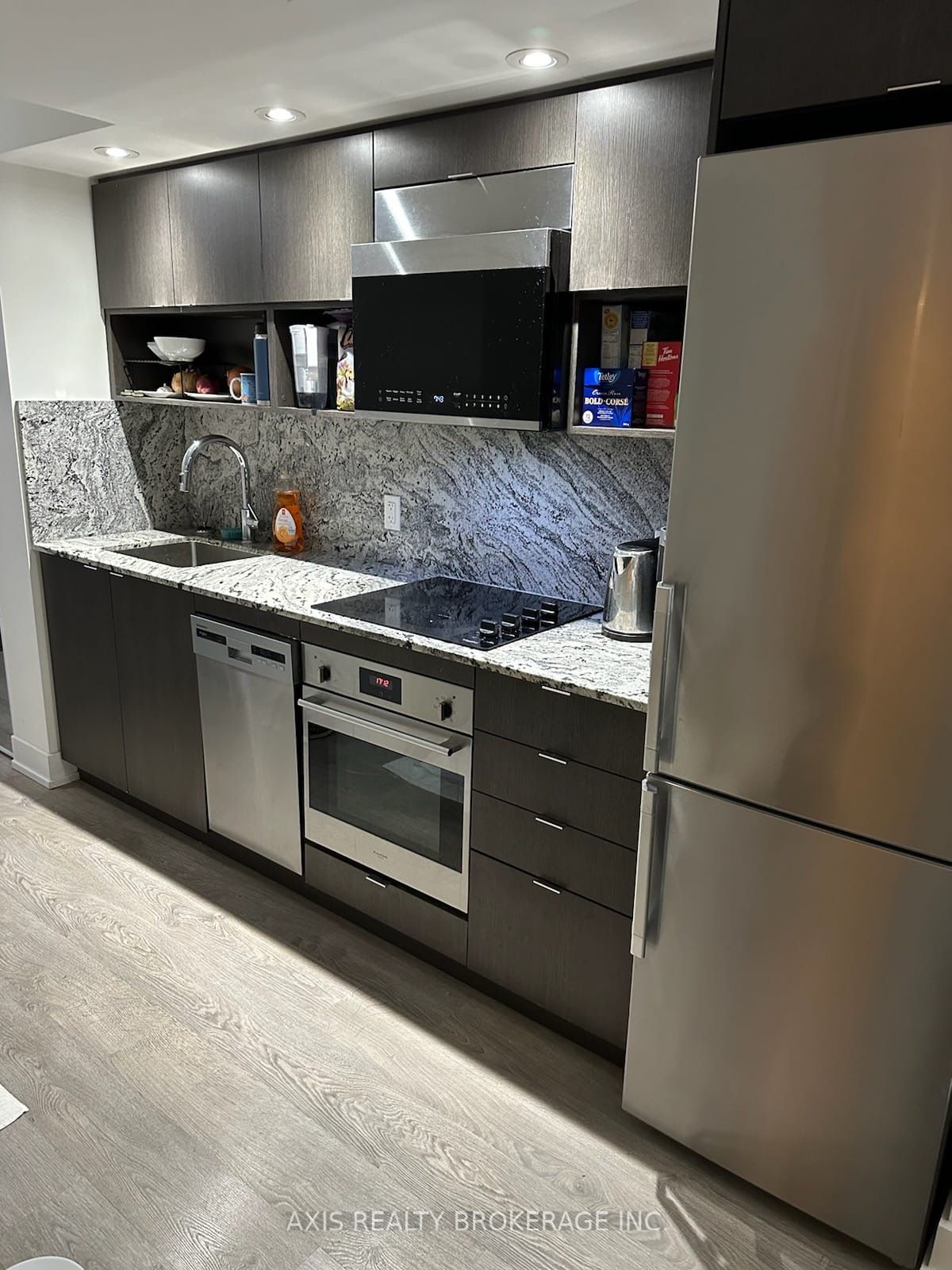 9 Mabelle Avenue, #1515