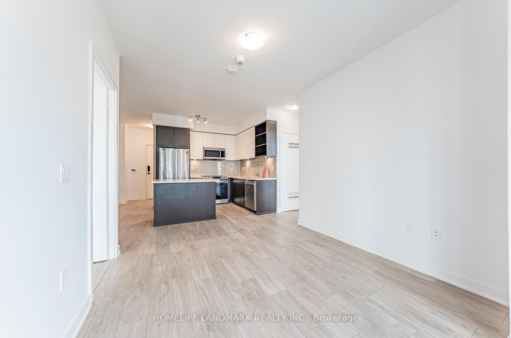 3 Bedrooms Condo at 4675 Metcalfe, Mississauga For sale