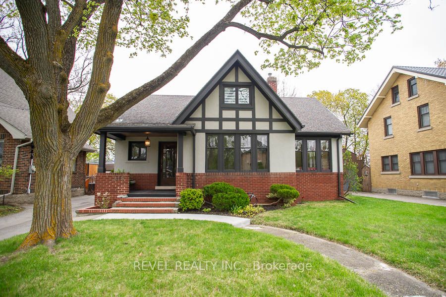 215 Grand River