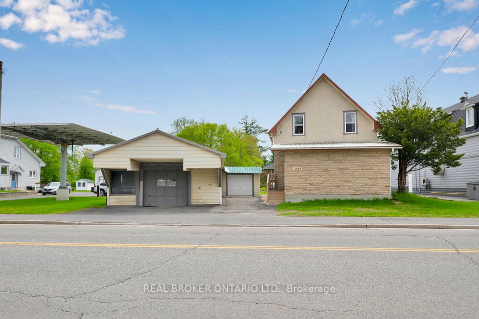 1229 Colonial