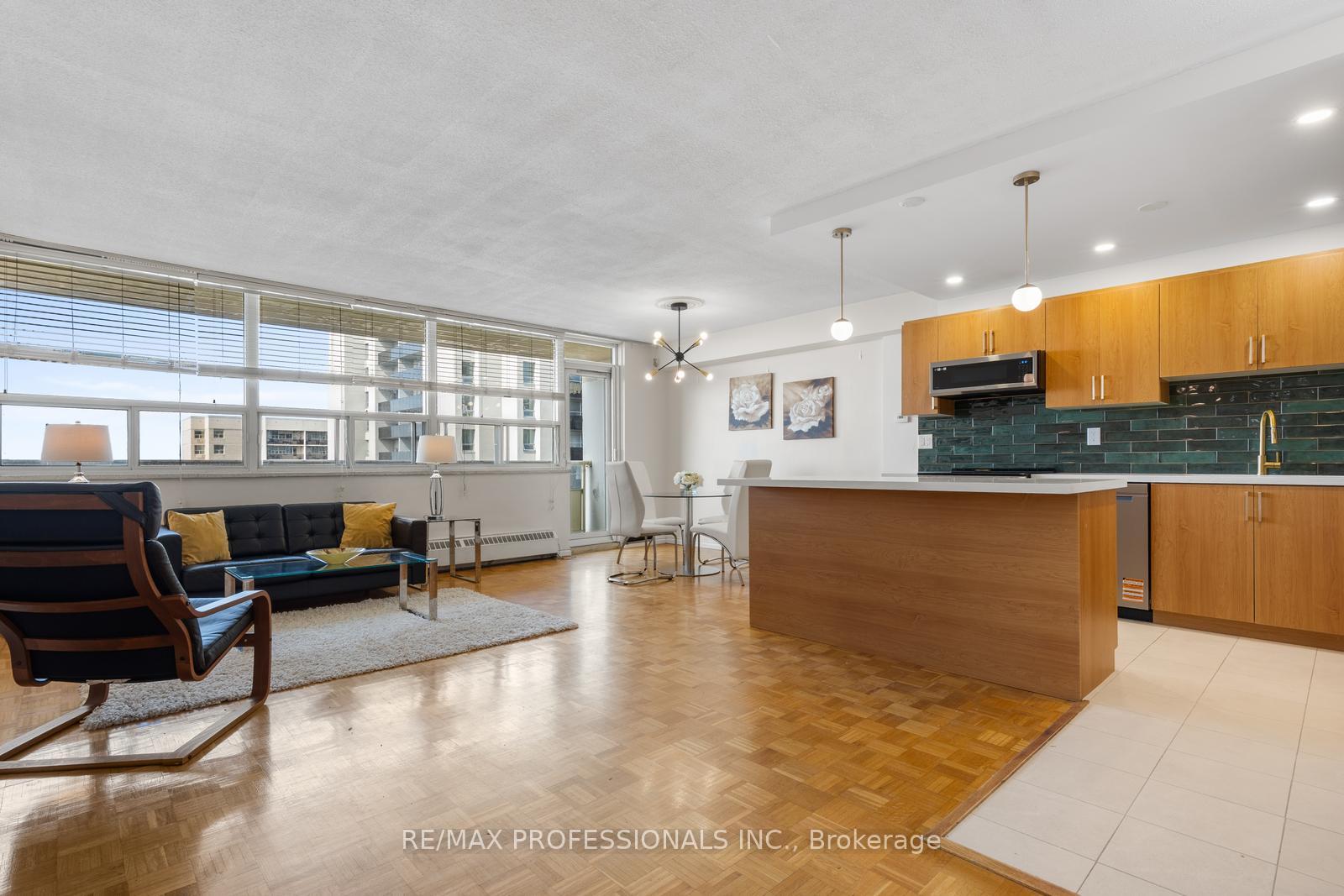 3 Bedrooms Condo at 360 Ridelle, Toronto For sale